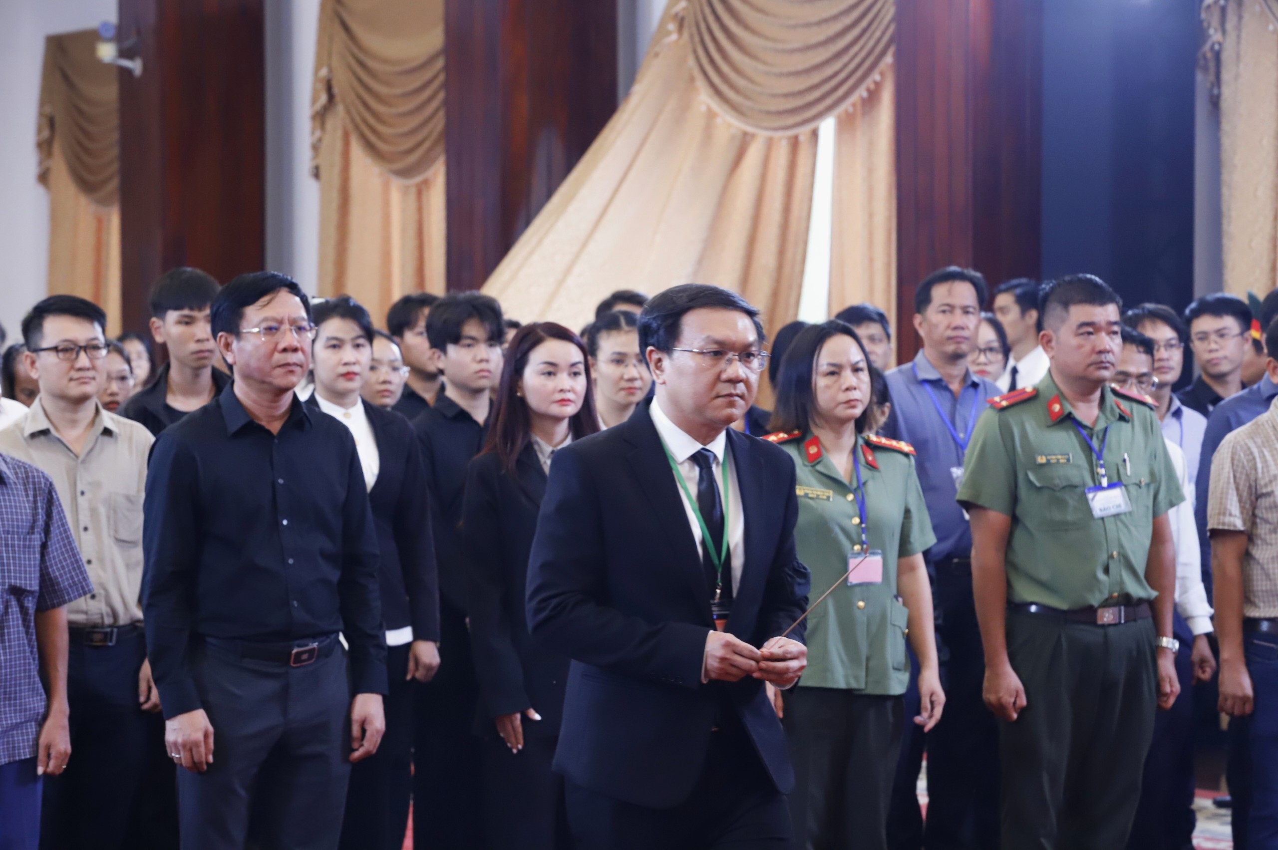 Những d&ograve;ng sổ tang x&uacute;c động từ TP.HCM tiễn biệt Tổng B&iacute; thư Nguyễn Ph&uacute; Trọng- Ảnh 10.