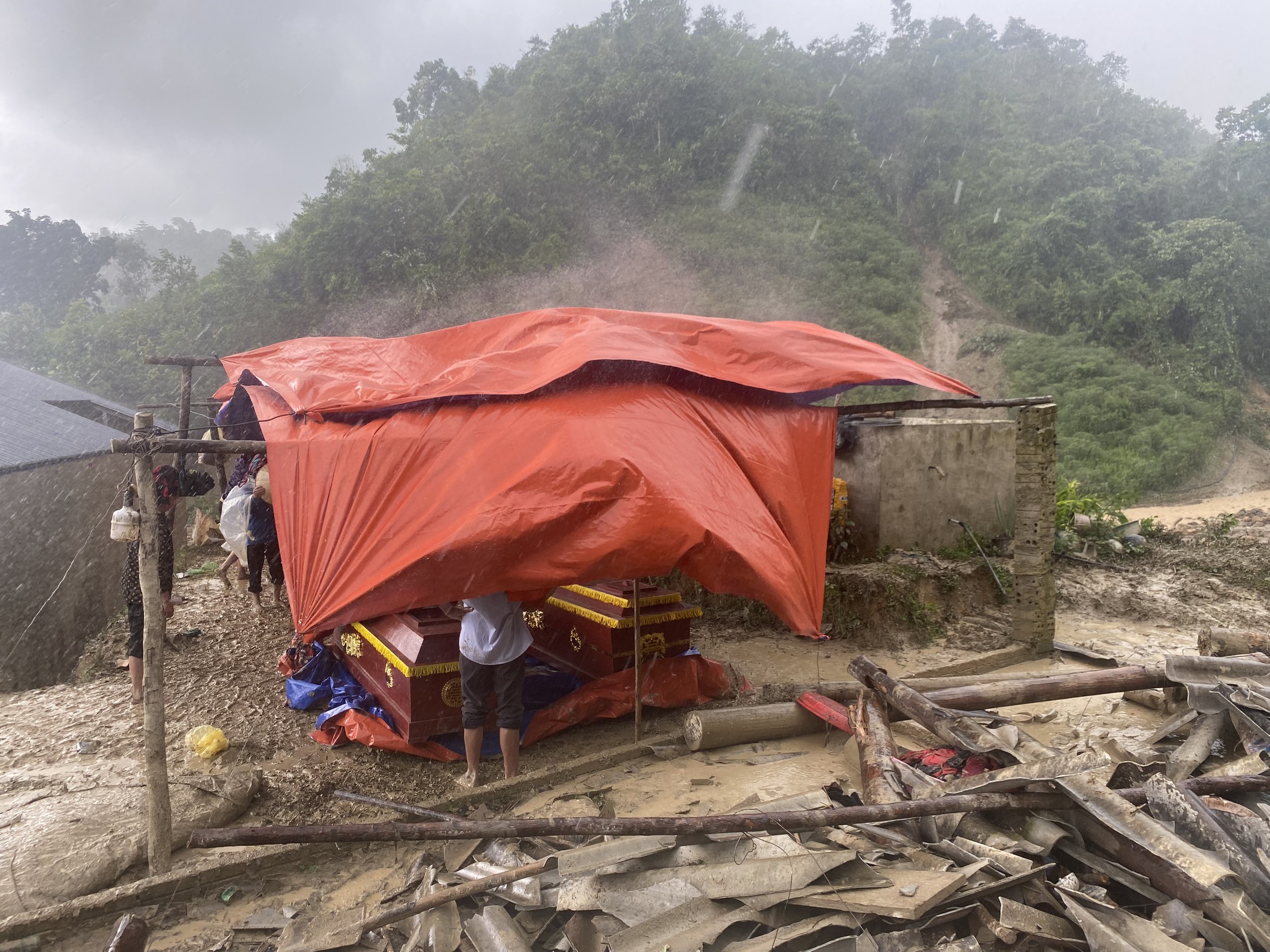 Điện Bi&ecirc;n: Tang thương rốn lũ Mường Pồn- Ảnh 1.