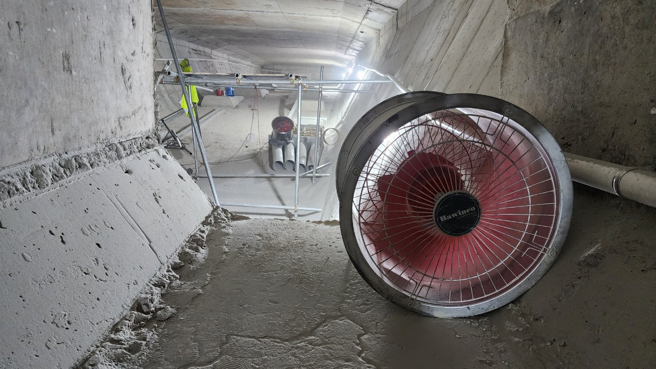 Cận cảnh sửa chữa hư hỏng bên trong dầm hộp cầu Trà Khúc- Ảnh 9. Cận cảnh sửa chữa hư hỏng bên trong dầm hộp cầu Trà Khúc- Ảnh 9.