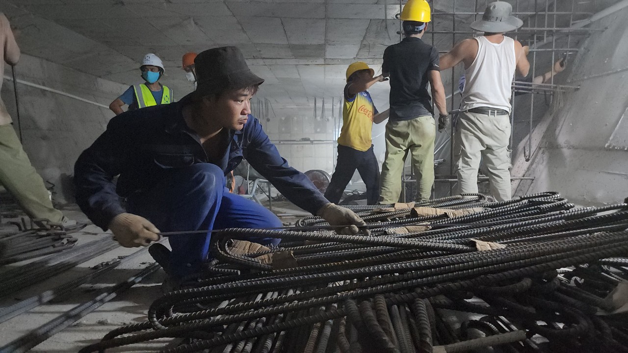 Cận cảnh sửa chữa hư hỏng bên trong dầm hộp cầu Trà Khúc- Ảnh 8. Cận cảnh sửa chữa hư hỏng bên trong dầm hộp cầu Trà Khúc- Ảnh 8.