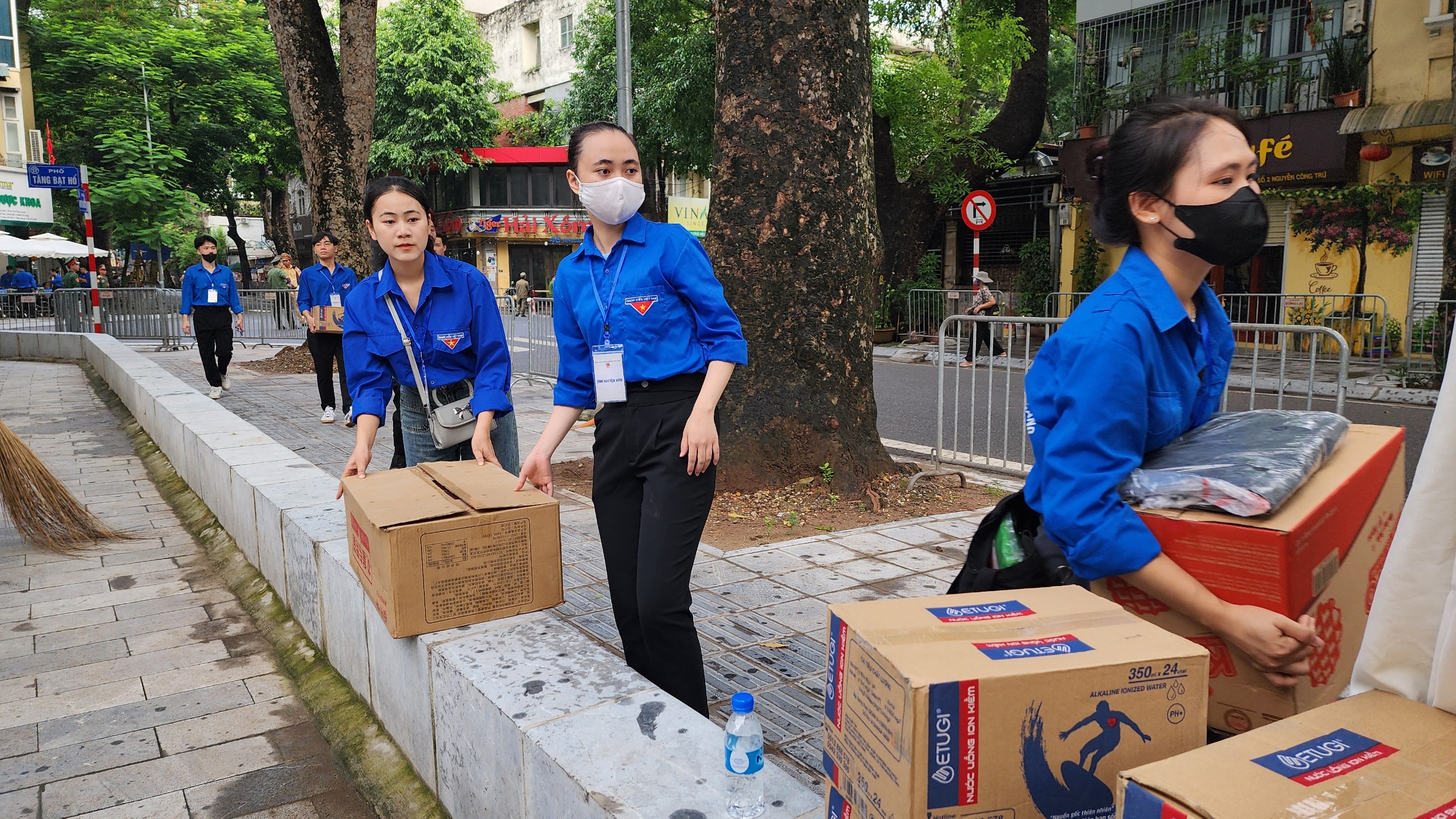 Những h&igrave;nh ảnh đậm t&igrave;nh người trong lễ Quốc tang- Ảnh 16.