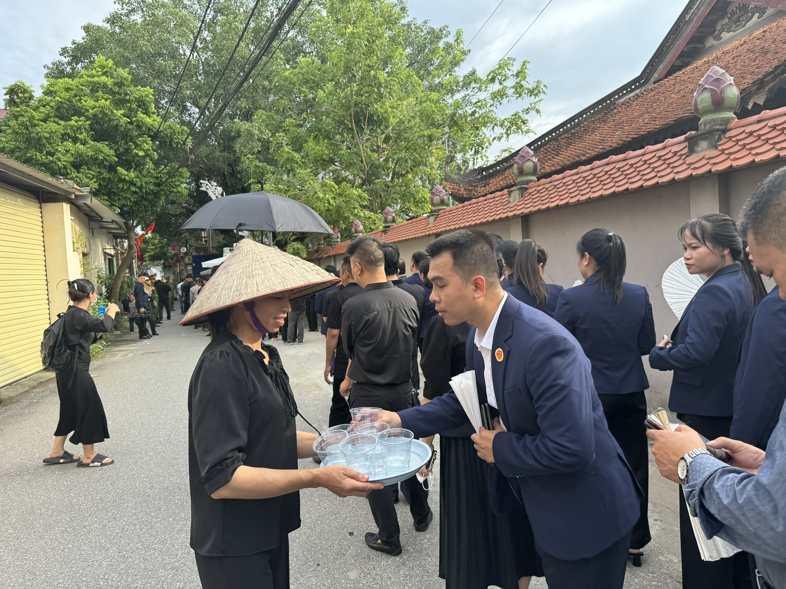 Những h&igrave;nh ảnh đậm t&igrave;nh người trong lễ Quốc tang- Ảnh 3.