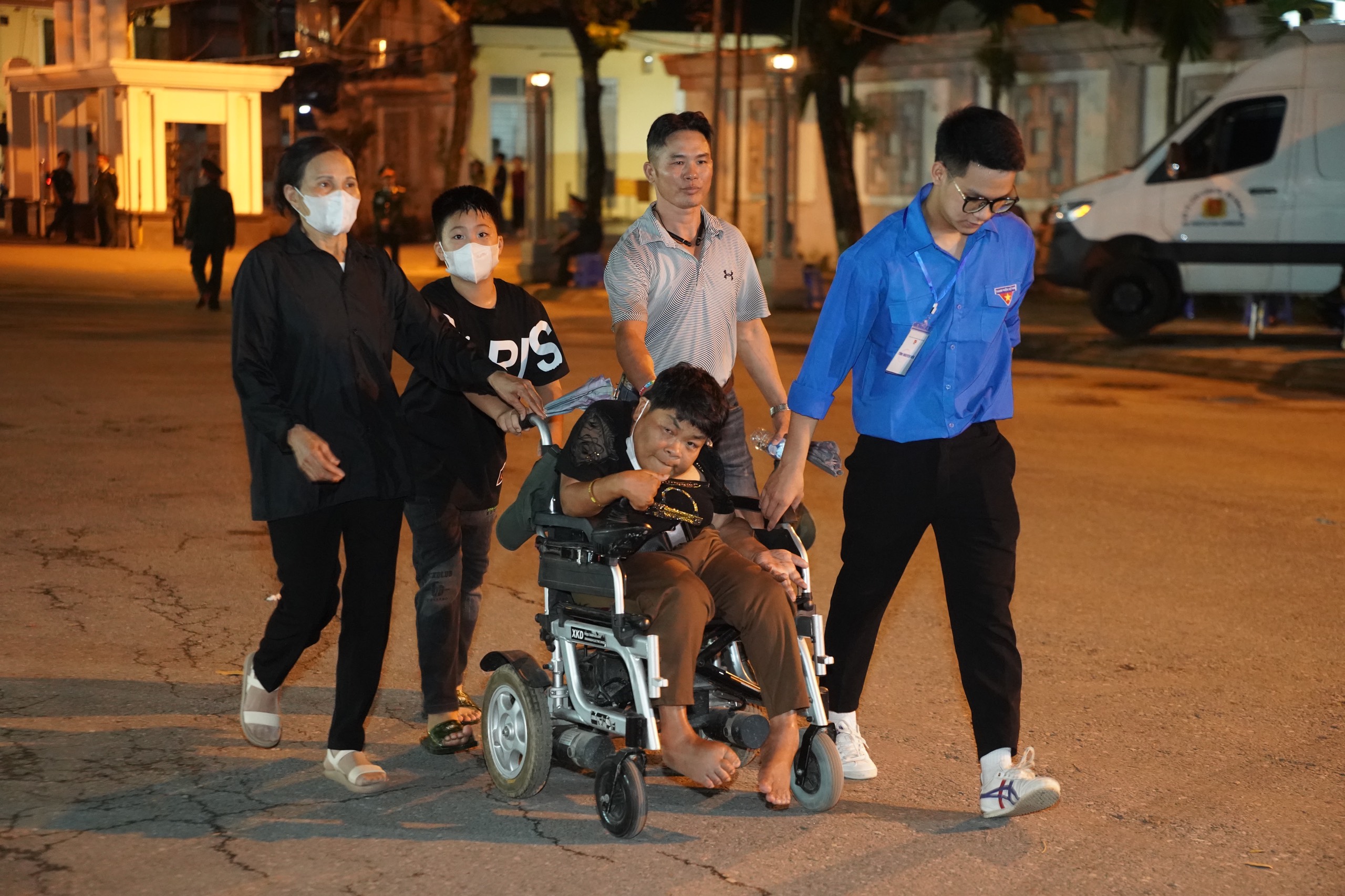 Những h&igrave;nh ảnh đậm t&igrave;nh người trong lễ Quốc tang- Ảnh 10.