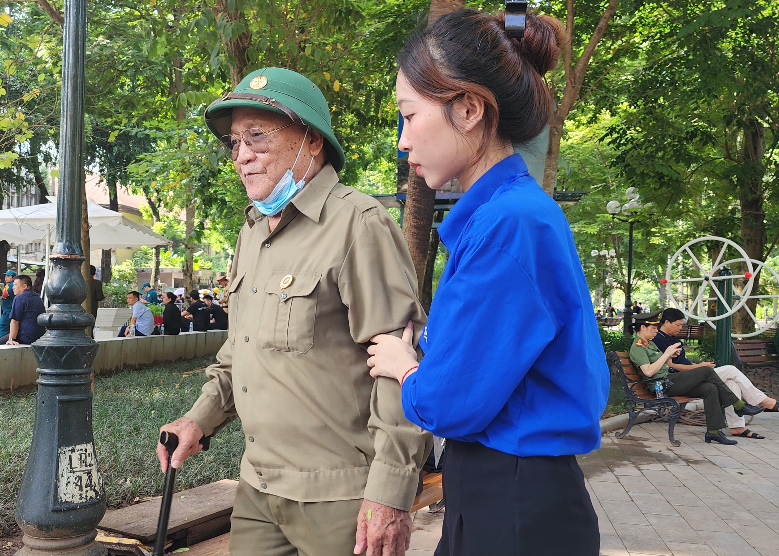 Những h&igrave;nh ảnh đậm t&igrave;nh người trong lễ Quốc tang- Ảnh 11.