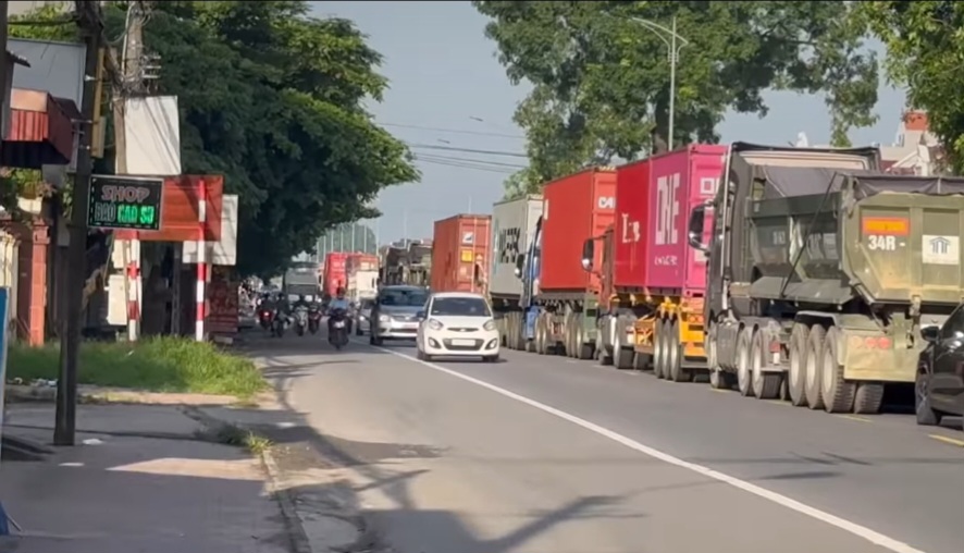 Va chạm xe Howo, hai mẹ con tử vong tr&ecirc;n đường đi l&agrave;m- Ảnh 2.