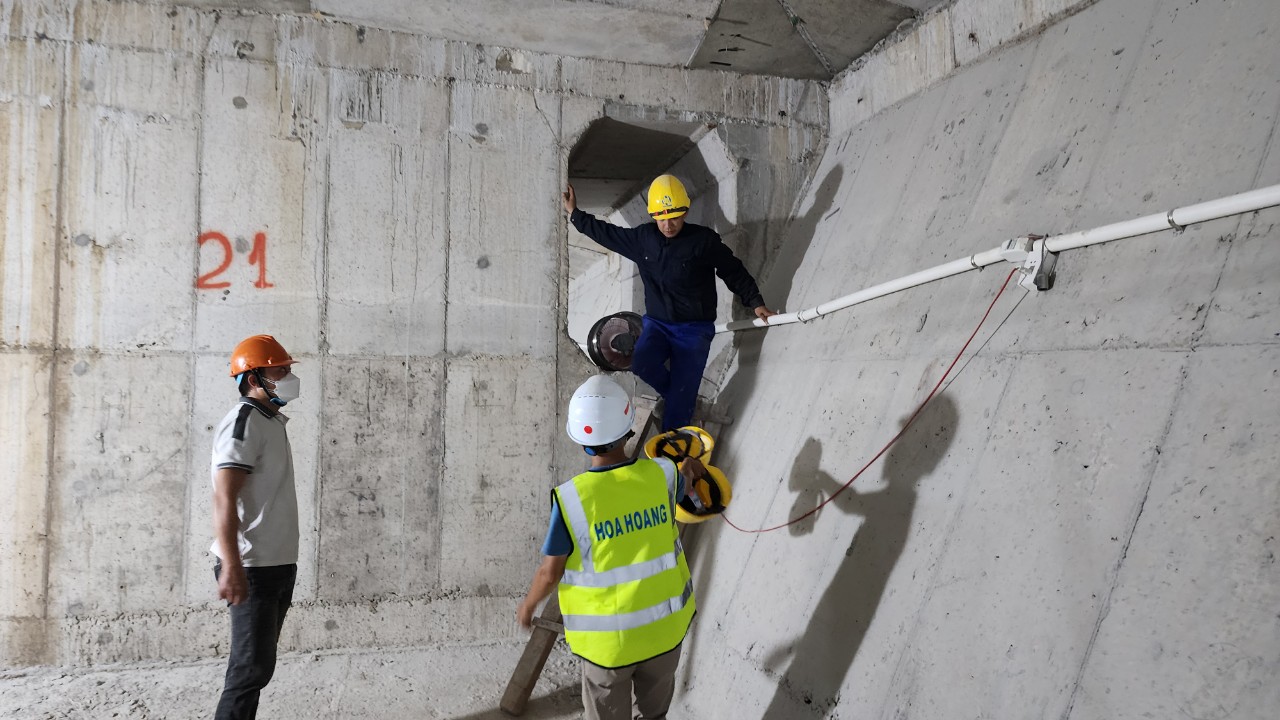 Cận cảnh sửa chữa hư hỏng bên trong dầm hộp cầu Trà Khúc- Ảnh 13. Cận cảnh sửa chữa hư hỏng bên trong dầm hộp cầu Trà Khúc- Ảnh 13.