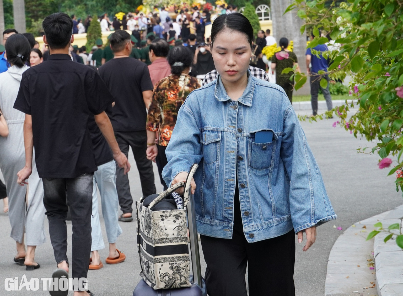 Vượt hơn 1.000km về nghĩa trang Mai Dịch tưởng nhớ Tổng B&iacute; thư Nguyễn Ph&uacute; Trọng- Ảnh 7.