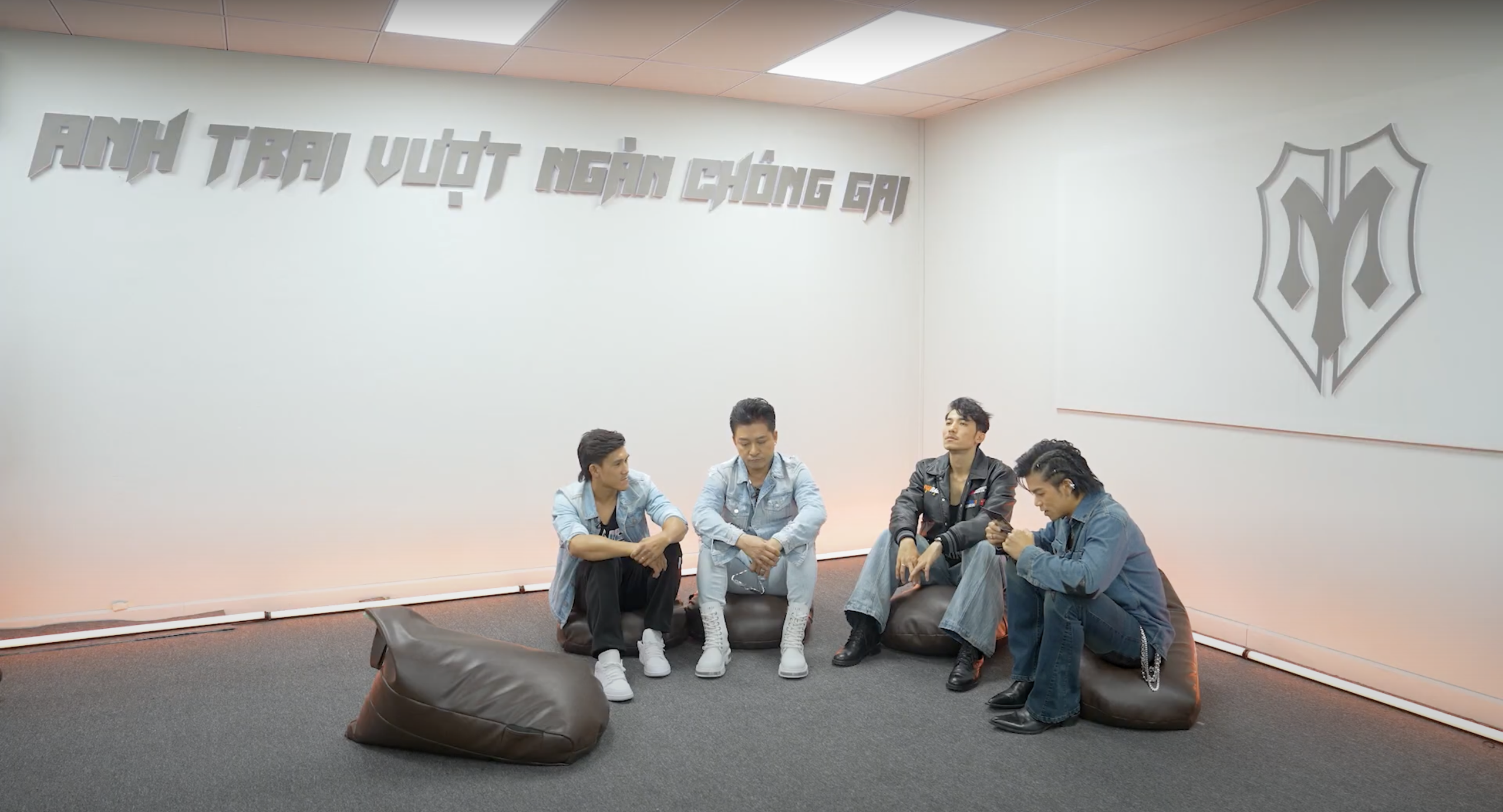 Các Anh Tài Nhà Đam Mê nghe thông báo thứ hạng Các Anh Tài Nhà Đam Mê nghe thông báo thứ hạng