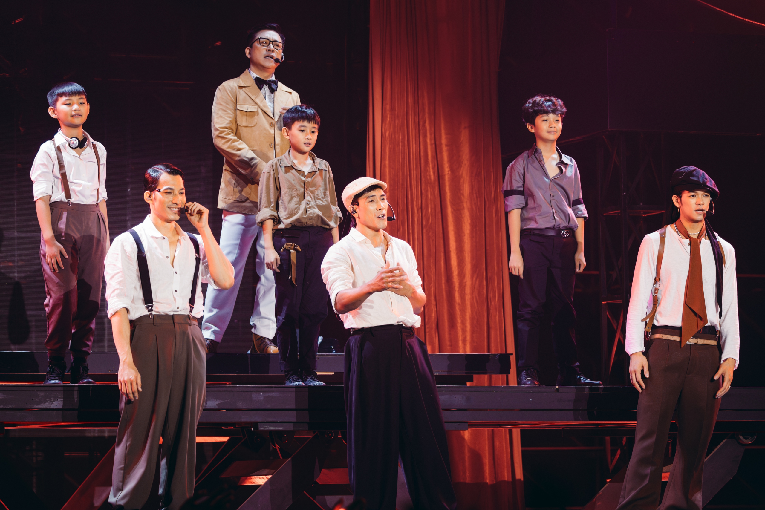 Các Anh Tài Nhà Đam Mê (Tuấn Hưng, Liên Bỉnh Phát, Duy Nhất, (S)TRONG Trọng Hiếu với tiết mục Ba kể con nghe & Dưới ánh đèn sân khấu Các Anh Tài Nhà Đam Mê (Tuấn Hưng, Liên Bỉnh Phát, Duy Nhất, (S)TRONG Trọng Hiếu với tiết mục Ba kể con nghe & Dưới ánh đèn sân khấu