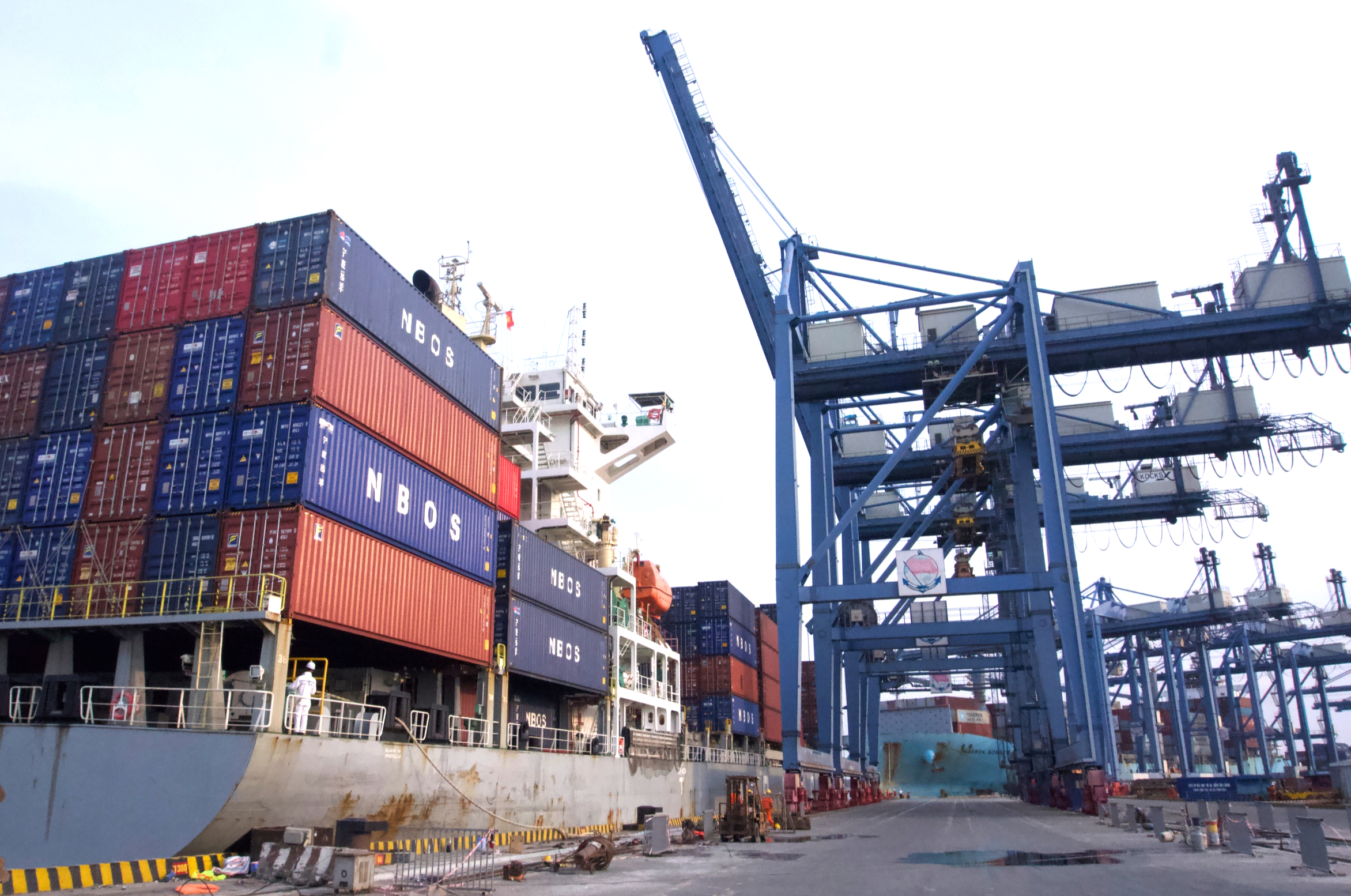 H&agrave;ng qua cảng biển li&ecirc;n tục tăng trưởng- Ảnh 1.