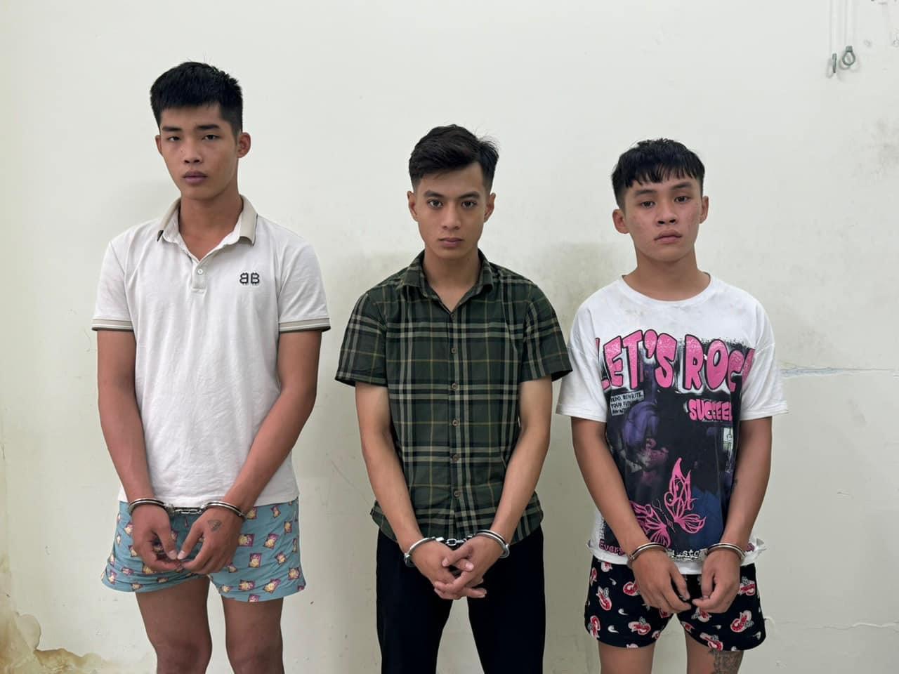 Bắt 3 đối tượng vụ cướp điện thoại, k&eacute;o l&ecirc; nạn nh&acirc;n tr&ecirc;n đường- Ảnh 1.