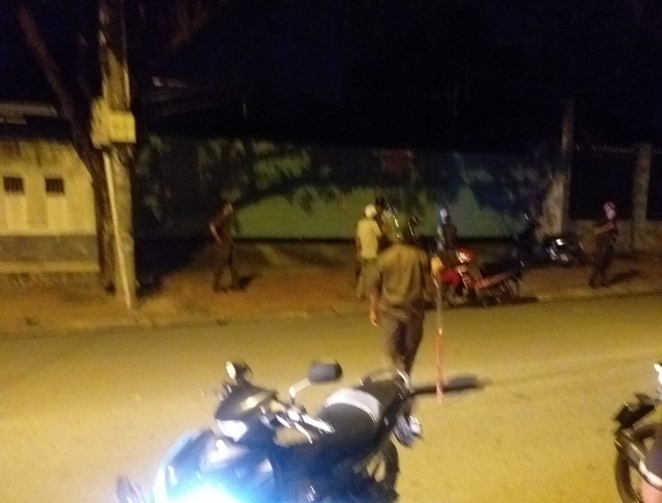 Hai nh&oacute;m thanh ni&ecirc;n hỗn chiến trong đ&ecirc;m, 1 người nguy kịch- Ảnh 2.