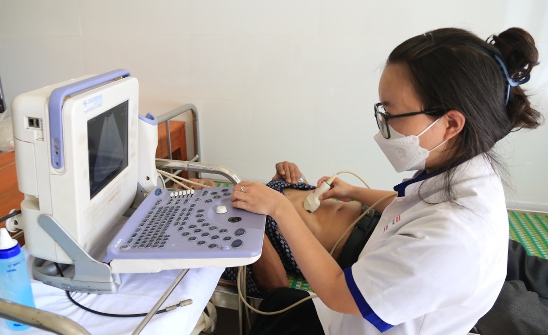 Người d&acirc;n dọc QL1 qua Thừa Thi&ecirc;n - Huế được hướng dẫn c&aacute;ch sơ cứu nạn nh&acirc;n TNGT- Ảnh 3.