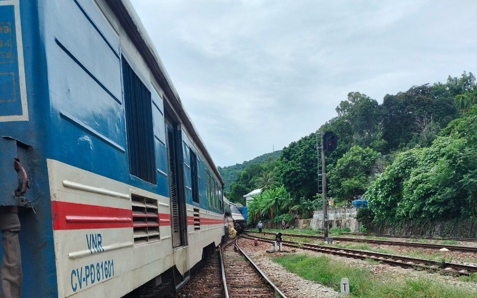 Vụ t&agrave;u trật b&aacute;nh 2 toa ở Huế: Chờ l&agrave;m r&otilde; nguy&ecirc;n nh&acirc;n, cải tạo điểm nghẽn tuyến