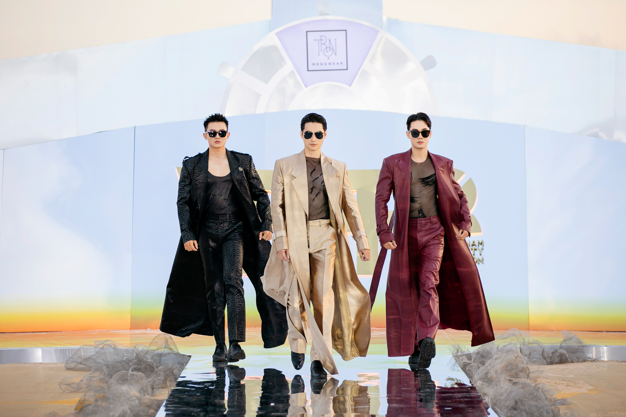 Si&ecirc;u mẫu V&otilde; Ho&agrave;ng Yến về nước, v&aacute;c bụng bầu l&ecirc;n s&agrave;n runway Vietnam Beauty Fashion Fest 8- Ảnh 4.