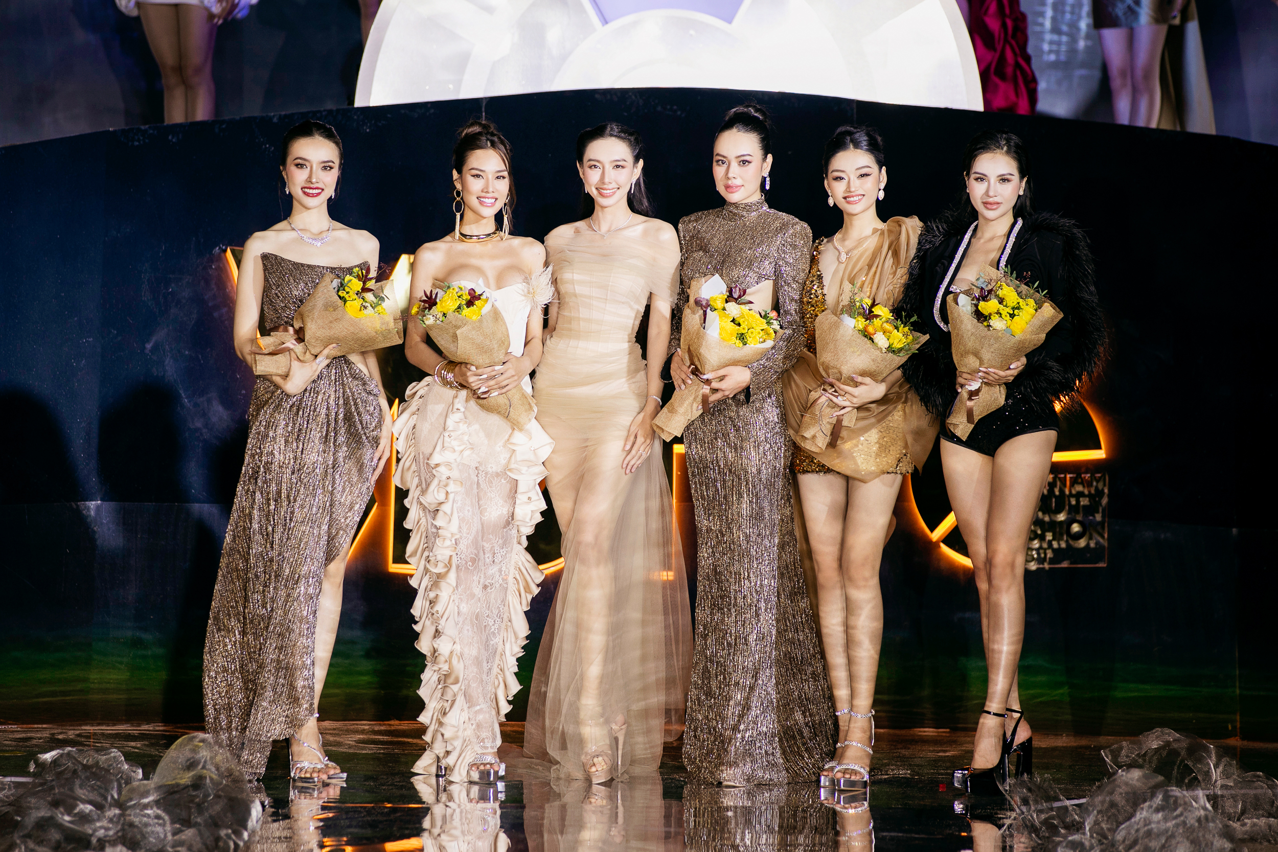 Si&ecirc;u mẫu V&otilde; Ho&agrave;ng Yến về nước, v&aacute;c bụng bầu l&ecirc;n s&agrave;n runway Vietnam Beauty Fashion Fest 8- Ảnh 13.