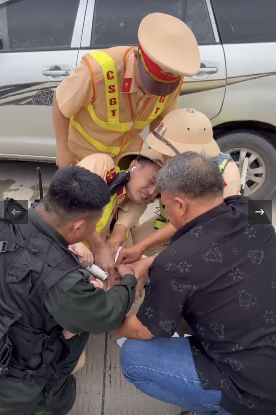 Đại u&yacute; CSGT n&eacute;n đau cho b&eacute; 6 tuổi cắn tay l&uacute;c l&ecirc;n cơn co giật- Ảnh 3.