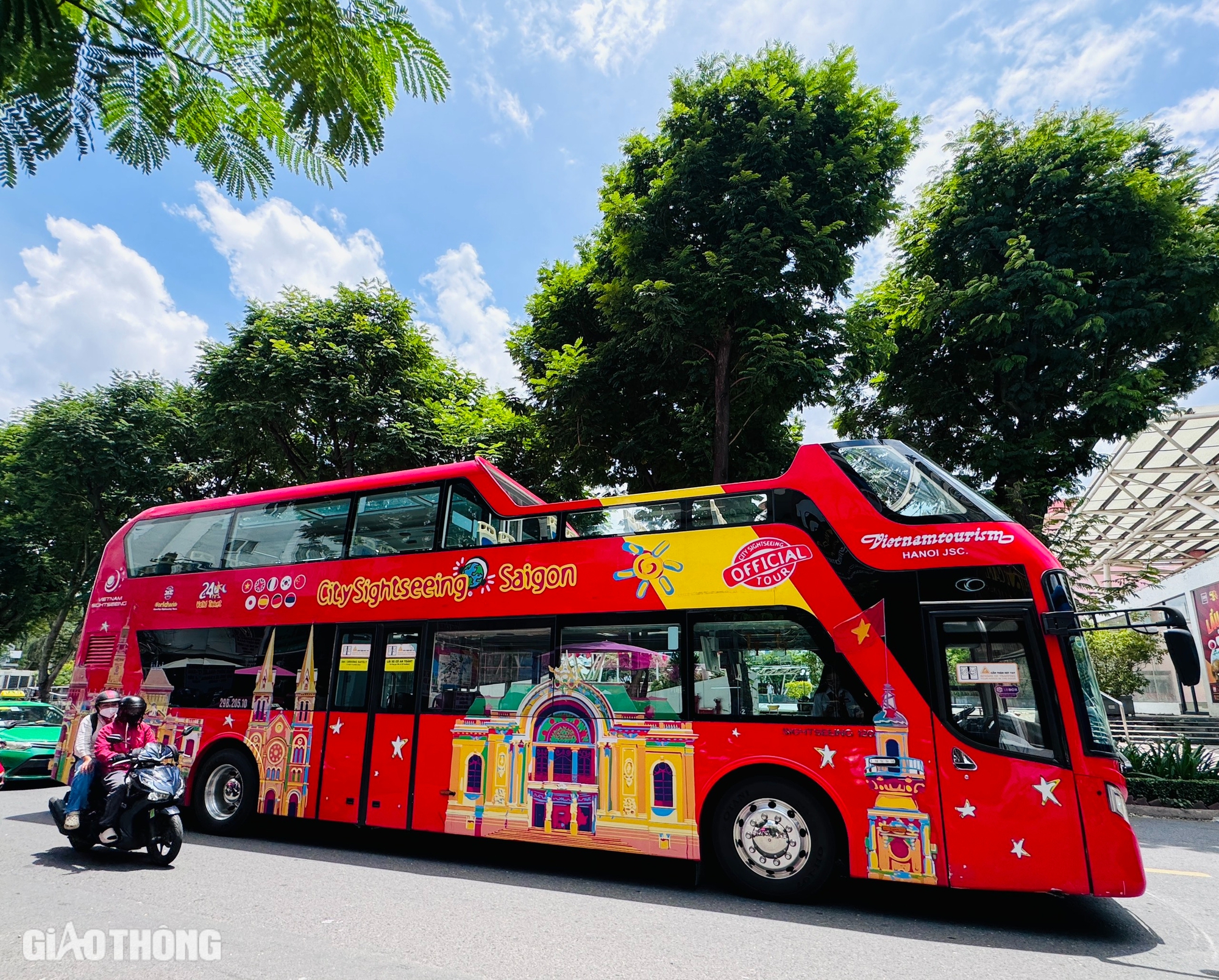 V&igrave; sao doanh nghiệp đua nhau xin mở dịch vụ xe bu&yacute;t hai tầng ở TP.HCM?- Ảnh 1.