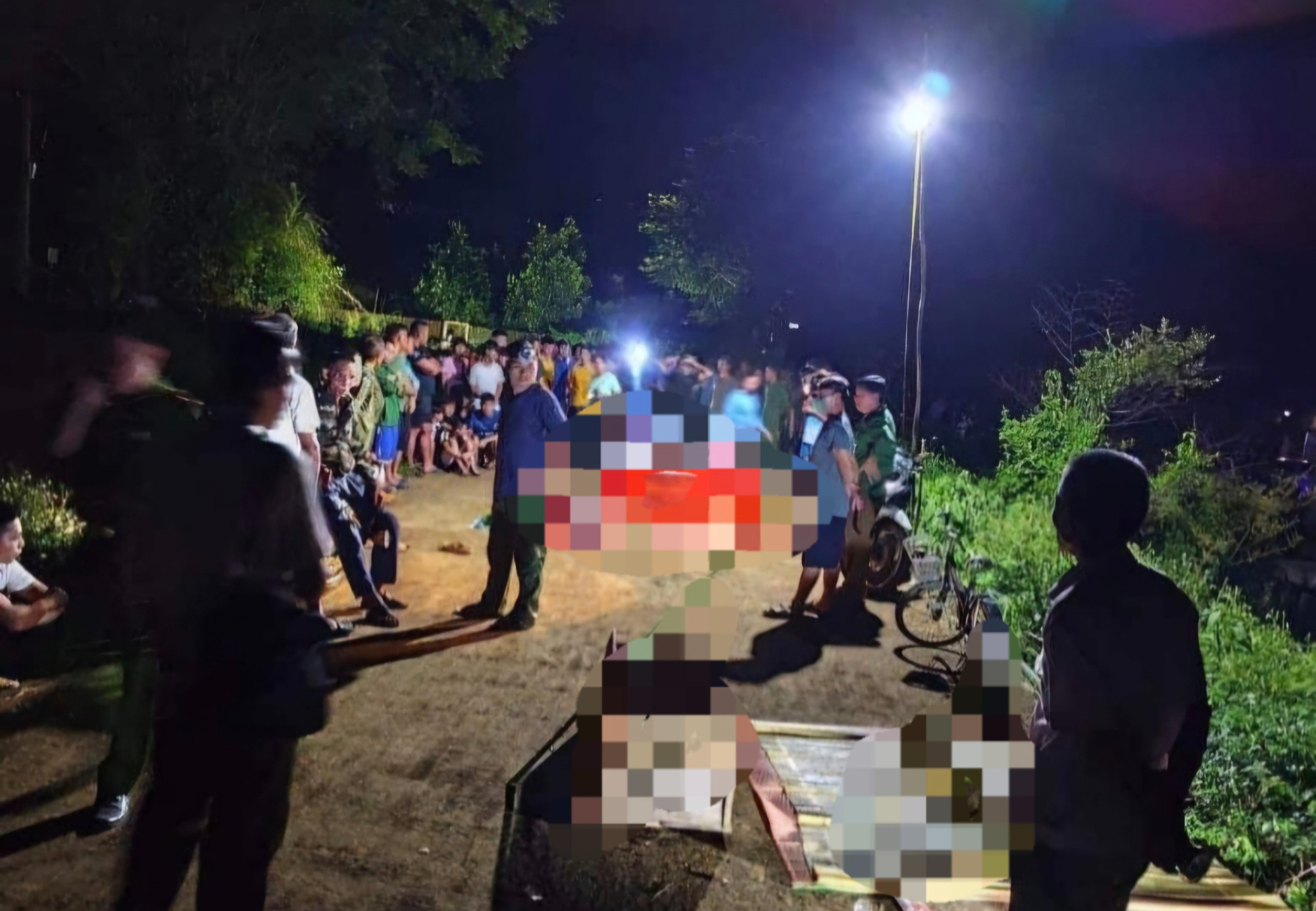 Ba em nhỏ ở Ho&agrave; B&igrave;nh bị đuối nước khi ra hồ chơi v&agrave; tắm- Ảnh 1.