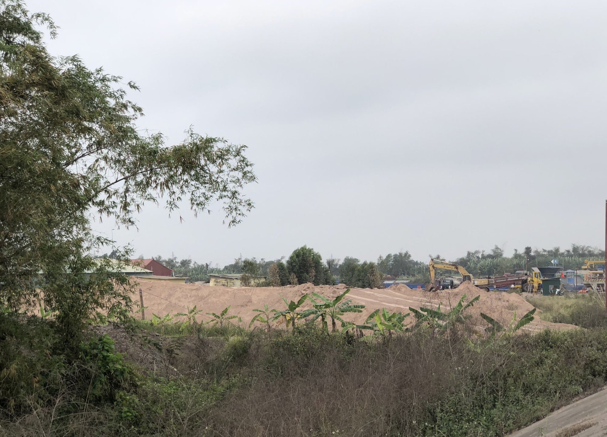 Hải Dương y&ecirc;u cầu gi&aacute;m s&aacute;t chặt chẽ việc ti&ecirc;u thụ tro xỉ tại nh&agrave; m&aacute;y nhiệt điện tỷ đ&ocirc;- Ảnh 2.