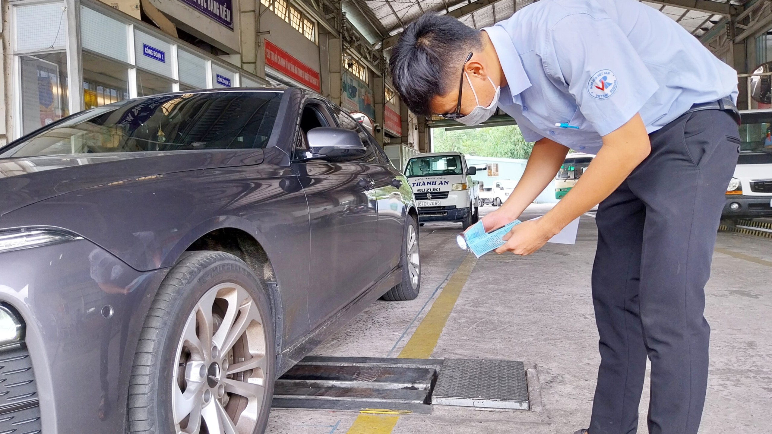 V&igrave; sao c&aacute;c trạm đăng kiểm ở An Giang th&ocirc;ng tho&aacute;ng?- Ảnh 1.