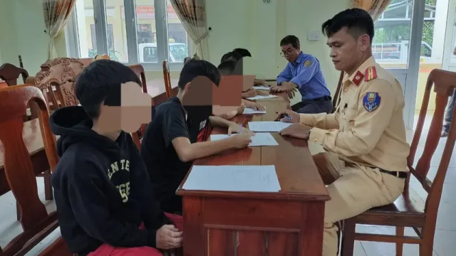 Nghi&ecirc;m trị nạn n&eacute;m đ&aacute; t&agrave;u xe- Ảnh 1.