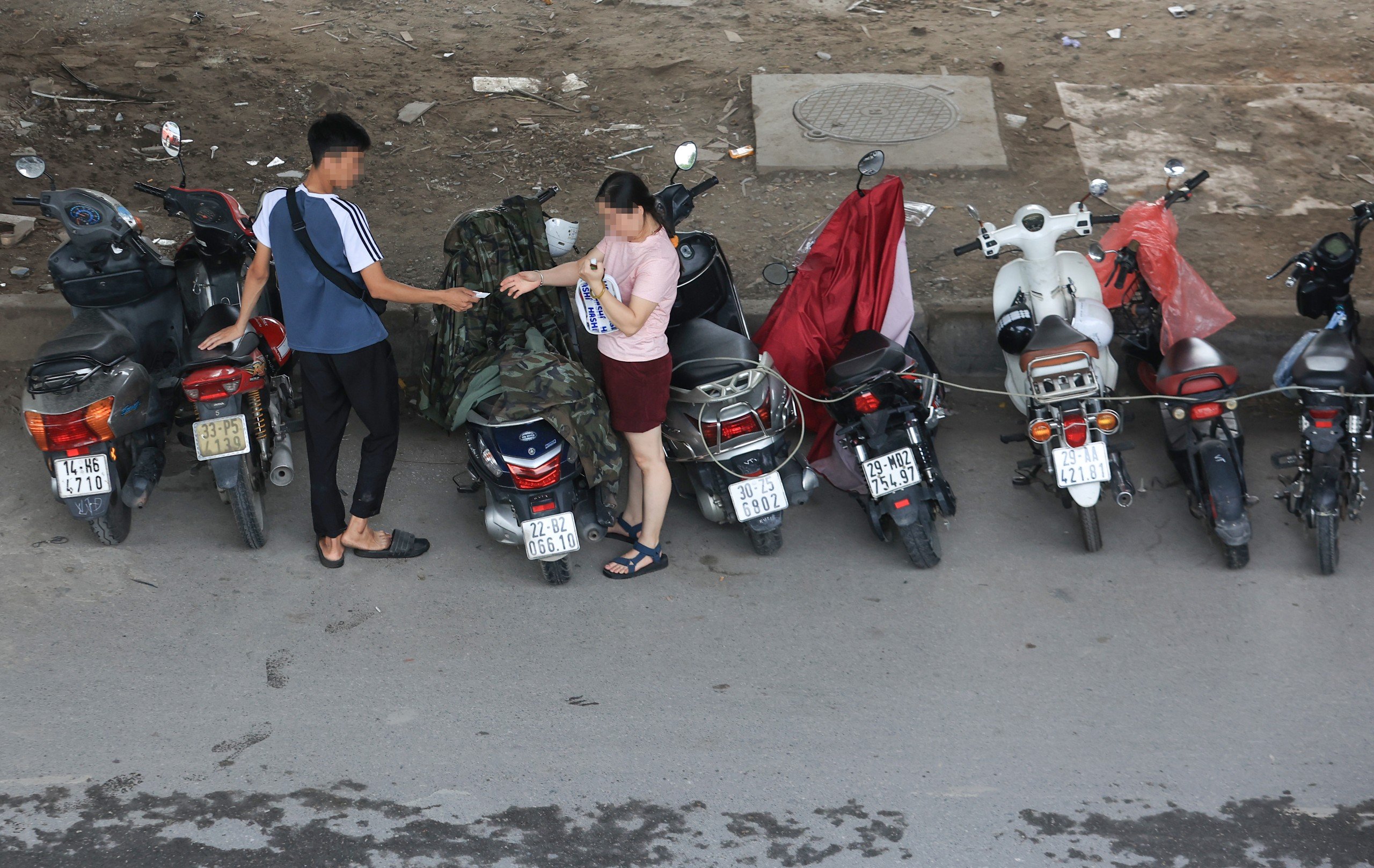 B&atilde;i xe tr&aacute;i ph&eacute;p bủa v&acirc;y metro C&aacute;t Linh - H&agrave; Đ&ocirc;ng- Ảnh 10.