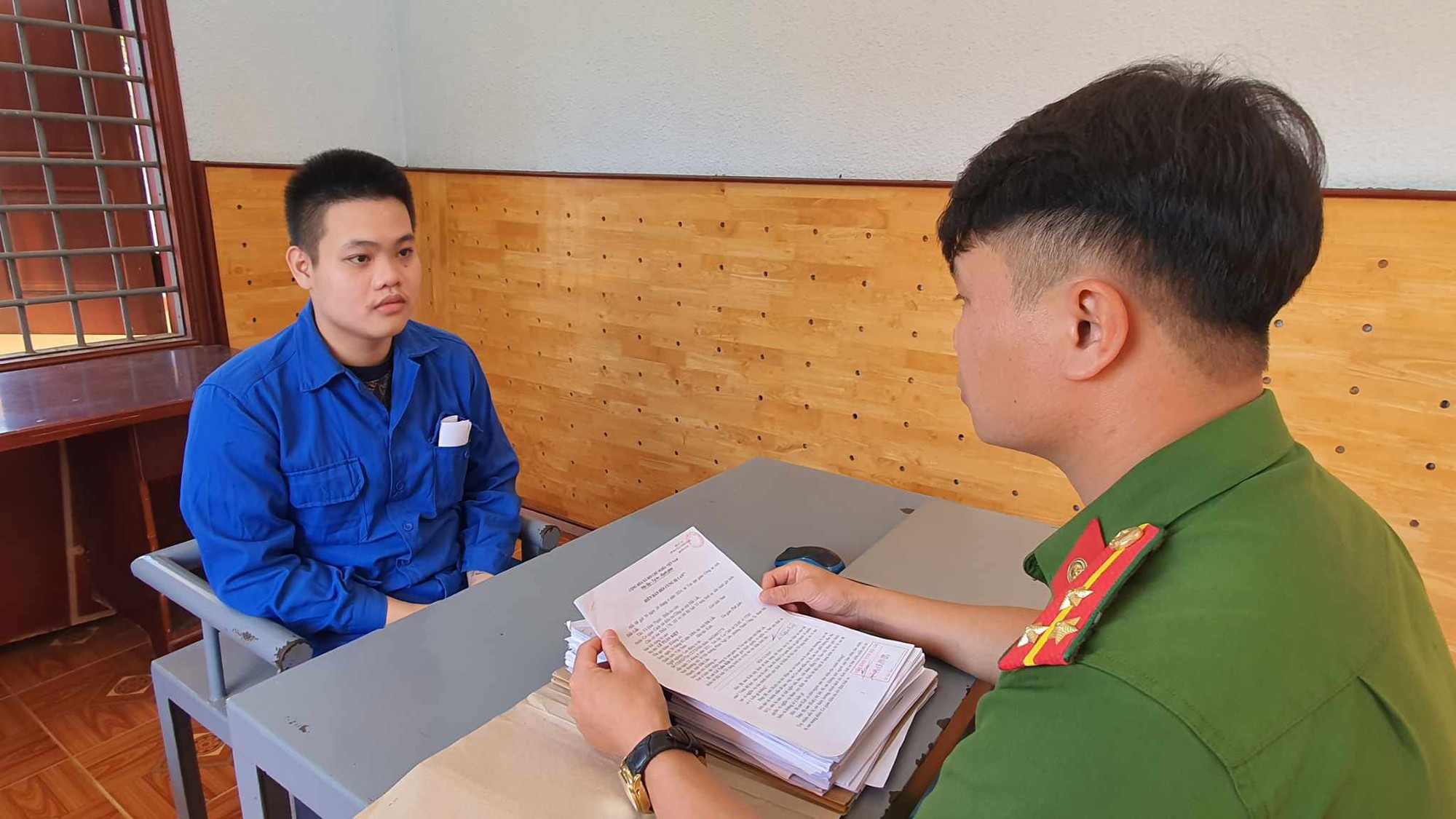 Bắt giam thanh ni&ecirc;n nổ 6 ph&aacute;t s&uacute;ng giải quyết m&acirc;u thuẫn cho người y&ecirc;u- Ảnh 1.