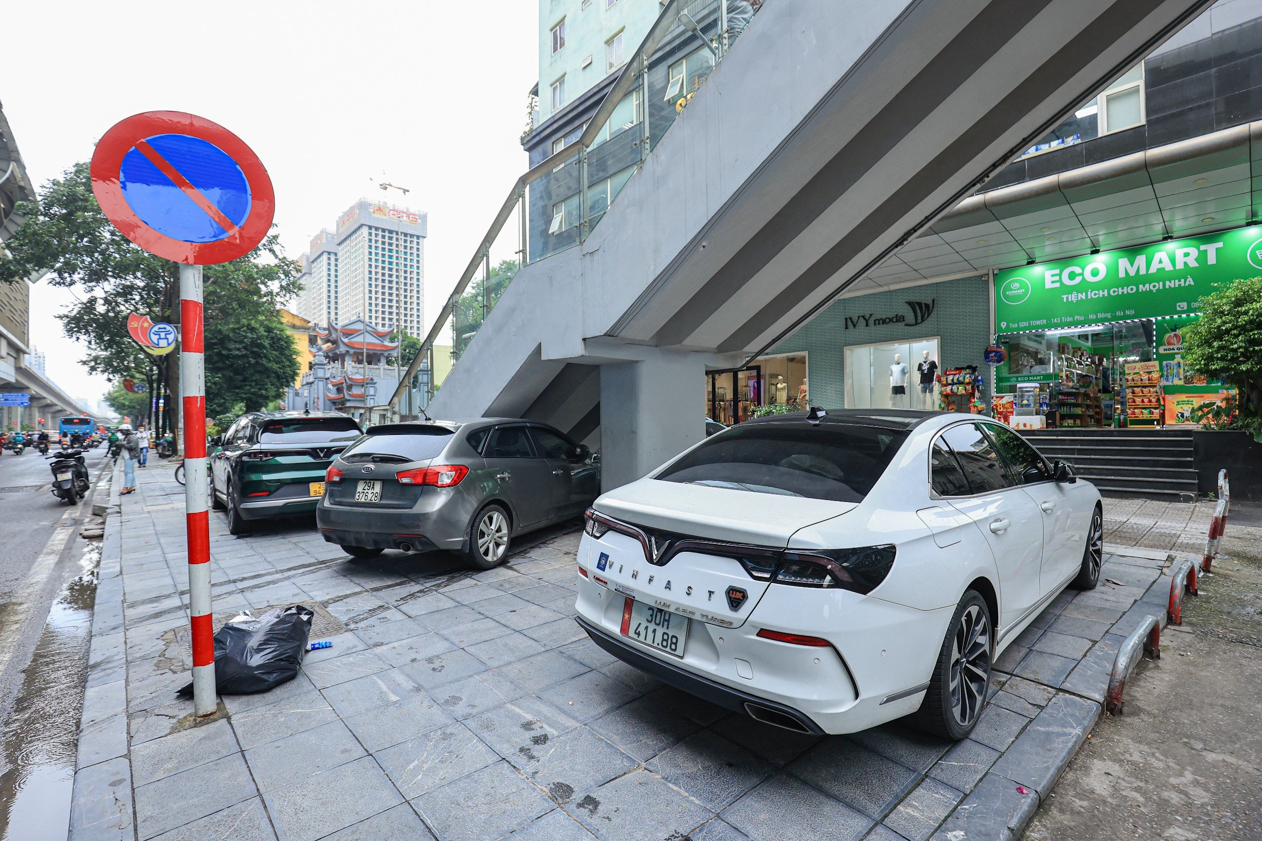 B&atilde;i xe tr&aacute;i ph&eacute;p bủa v&acirc;y metro C&aacute;t Linh - H&agrave; Đ&ocirc;ng- Ảnh 13.
