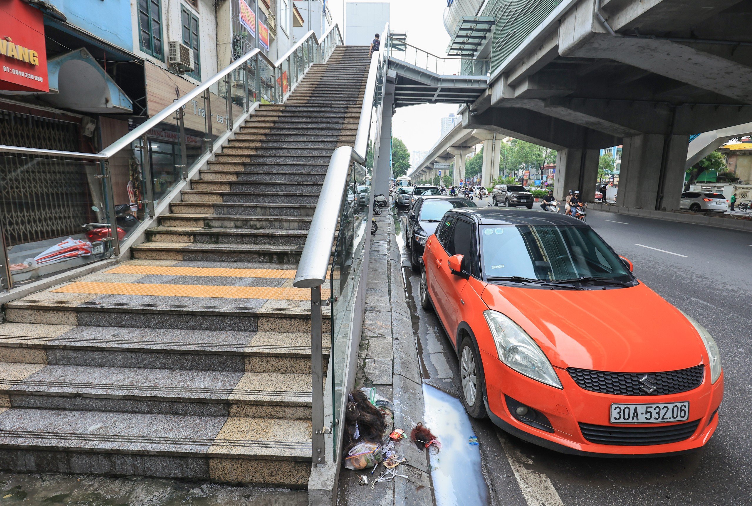 B&atilde;i xe tr&aacute;i ph&eacute;p bủa v&acirc;y metro C&aacute;t Linh - H&agrave; Đ&ocirc;ng- Ảnh 16.