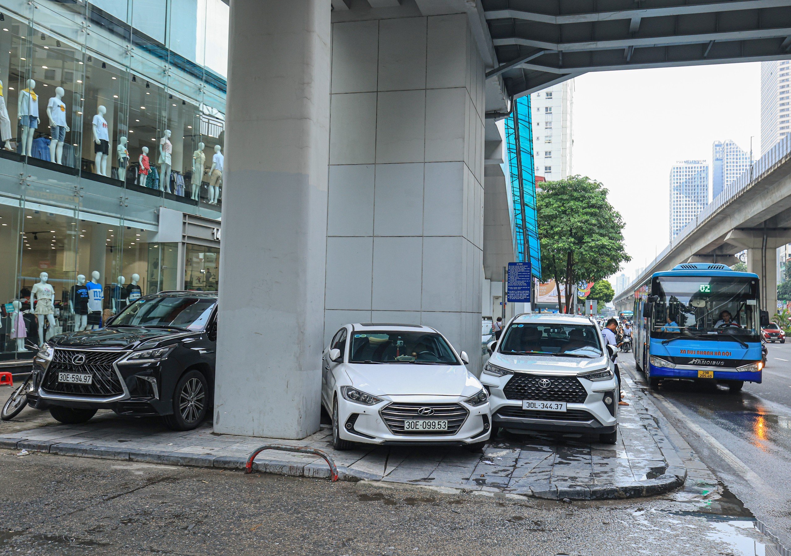 B&atilde;i xe tr&aacute;i ph&eacute;p bủa v&acirc;y metro C&aacute;t Linh - H&agrave; Đ&ocirc;ng- Ảnh 14.
