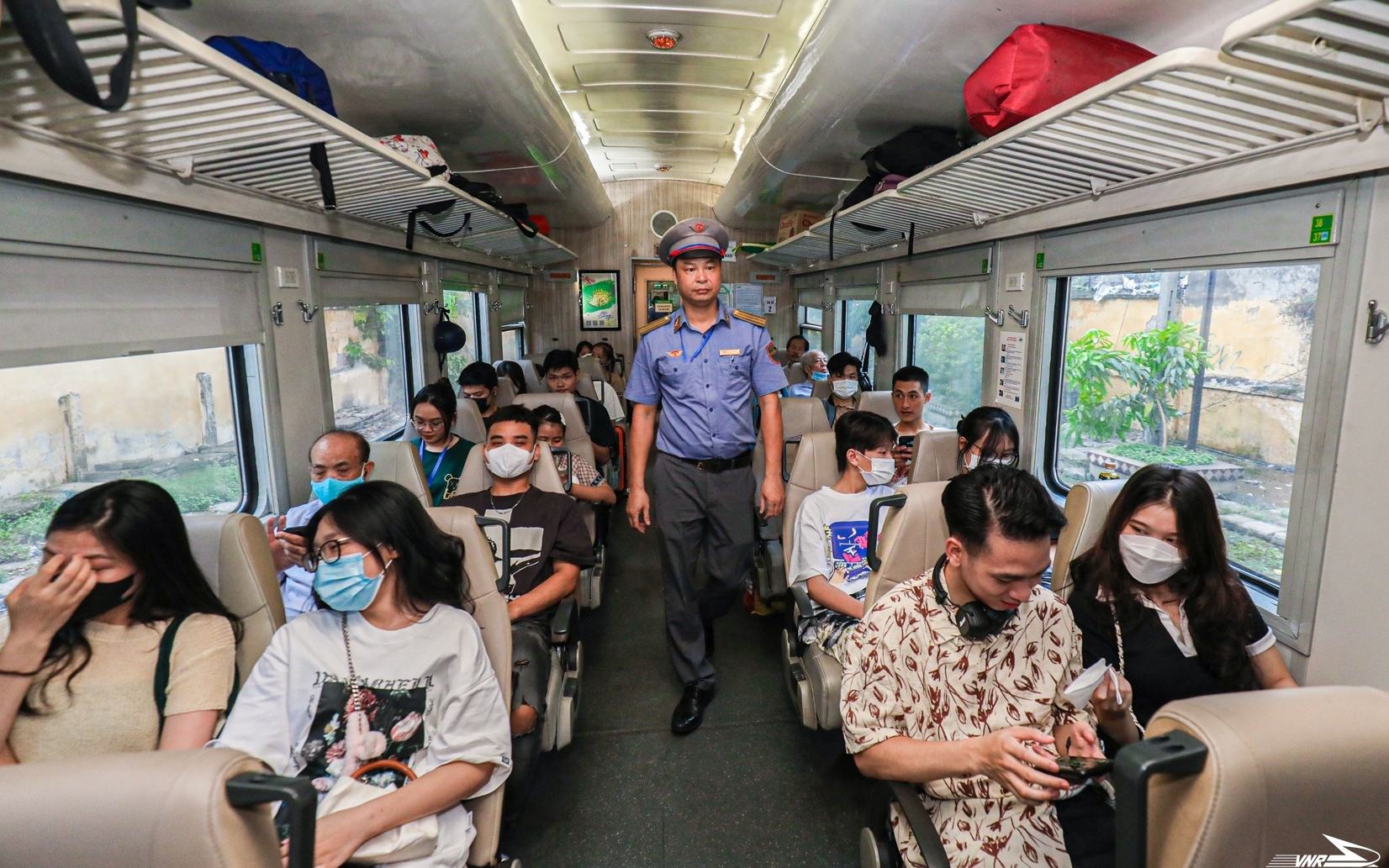 6 th&aacute;ng đầu năm, doanh thu đường sắt tăng trưởng hai con số