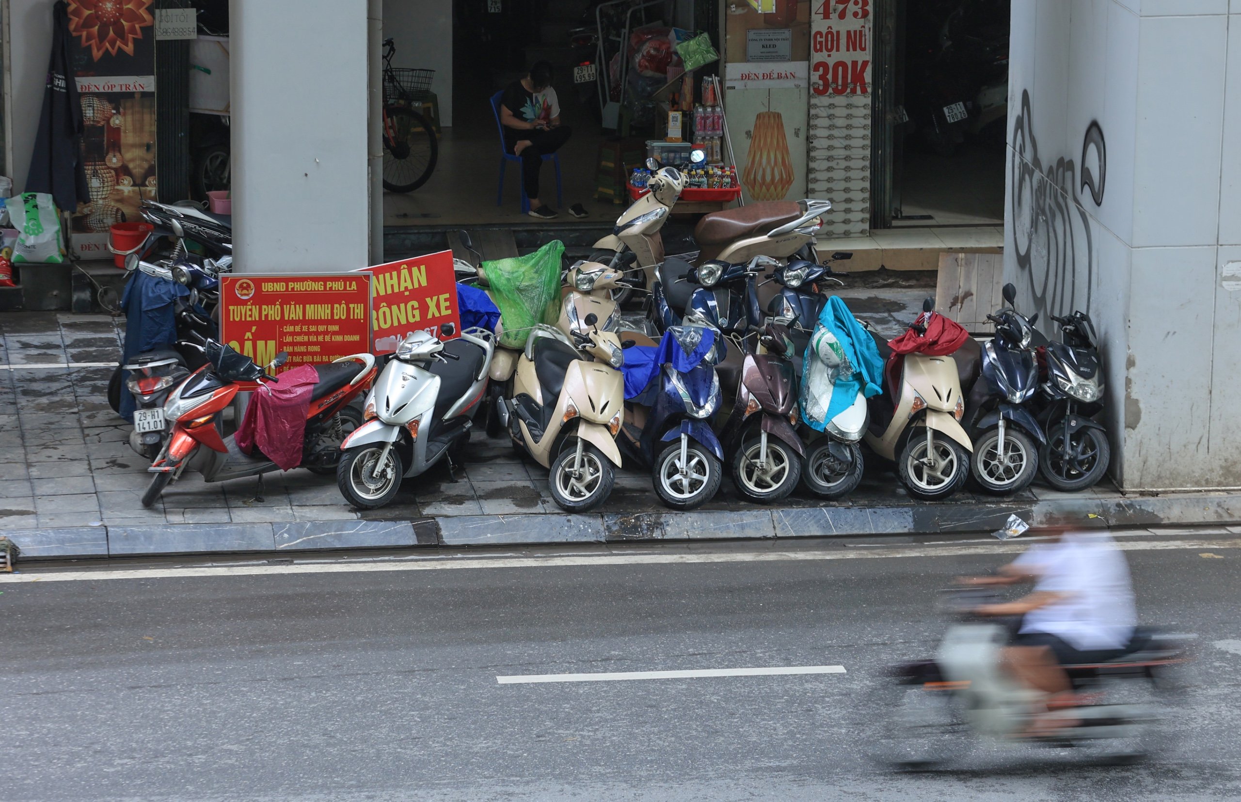 B&atilde;i xe tr&aacute;i ph&eacute;p bủa v&acirc;y metro C&aacute;t Linh - H&agrave; Đ&ocirc;ng- Ảnh 3.