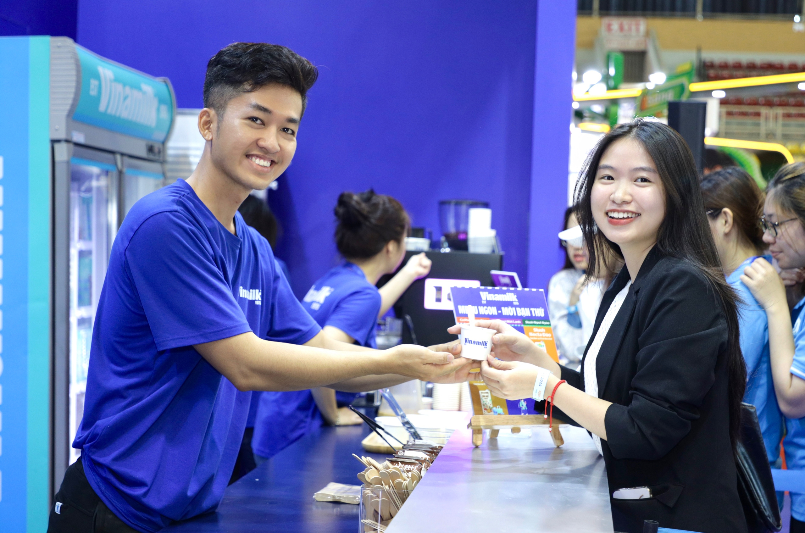 Pha chế thức uống s&aacute;ng tạo l&agrave; một hướng đi mới của Vinamilk để tăng cường tiếp cận nh&oacute;m người ti&ecirc;u d&ugrave;ng tương lai (GenZ, Gen Alpha).