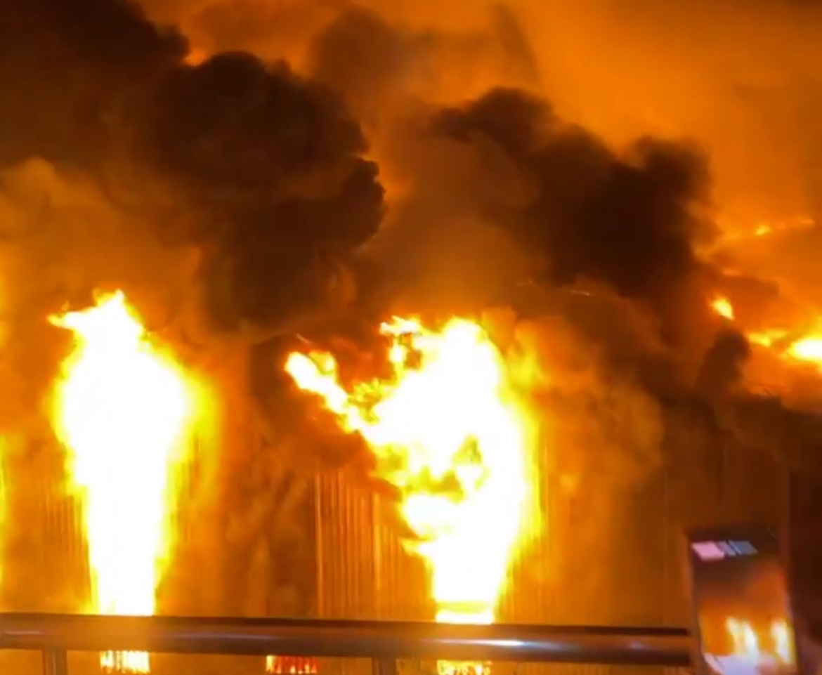 B&igrave;nh Dương: Ch&aacute;y rừng rực trong Khu c&ocirc;ng nghiệp Nam T&acirc;n Uy&ecirc;n- Ảnh 1.