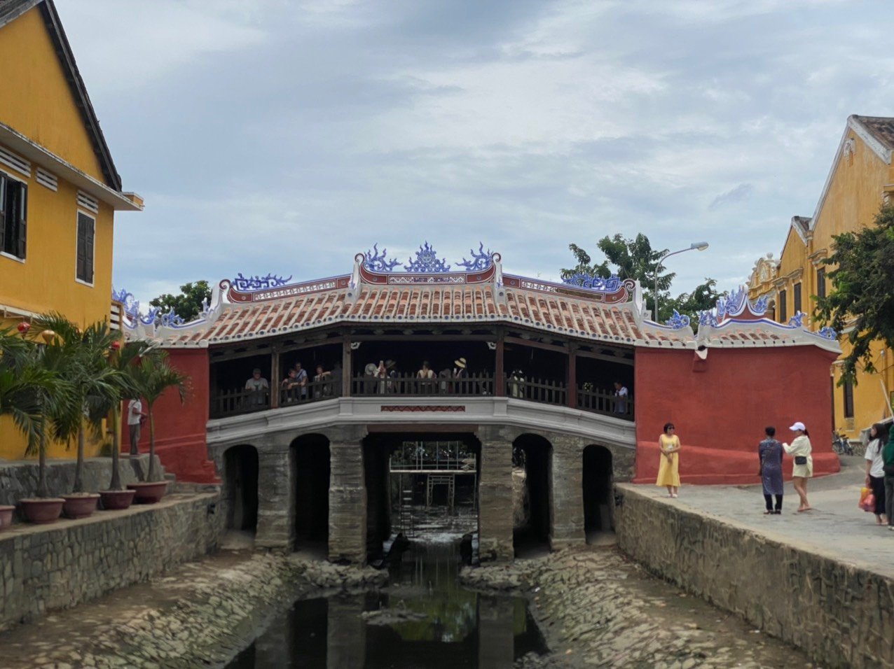 Tr&ugrave;ng tu Ch&ugrave;a Cầu ở Hội An: Ho&agrave;n th&agrave;nh qu&eacute;t v&ocirc;i, m&agrave;u sắc kh&ocirc;ng thay đổi- Ảnh 2.