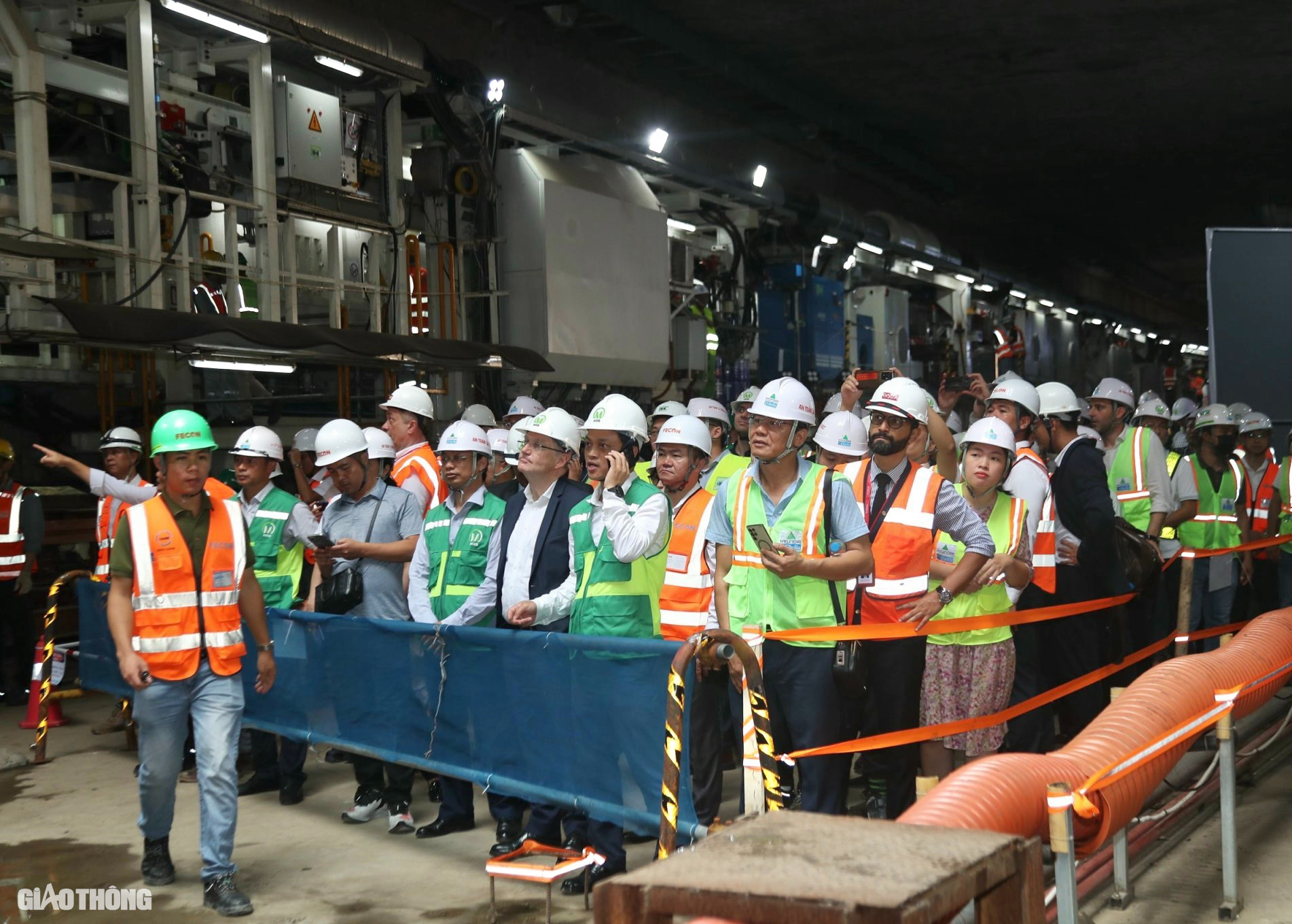 Cận cảnh "si&ecirc;u" robot khoan những m&eacute;t hầm đầu ti&ecirc;n metro Nhổn - ga H&agrave; Nội- Ảnh 2.
