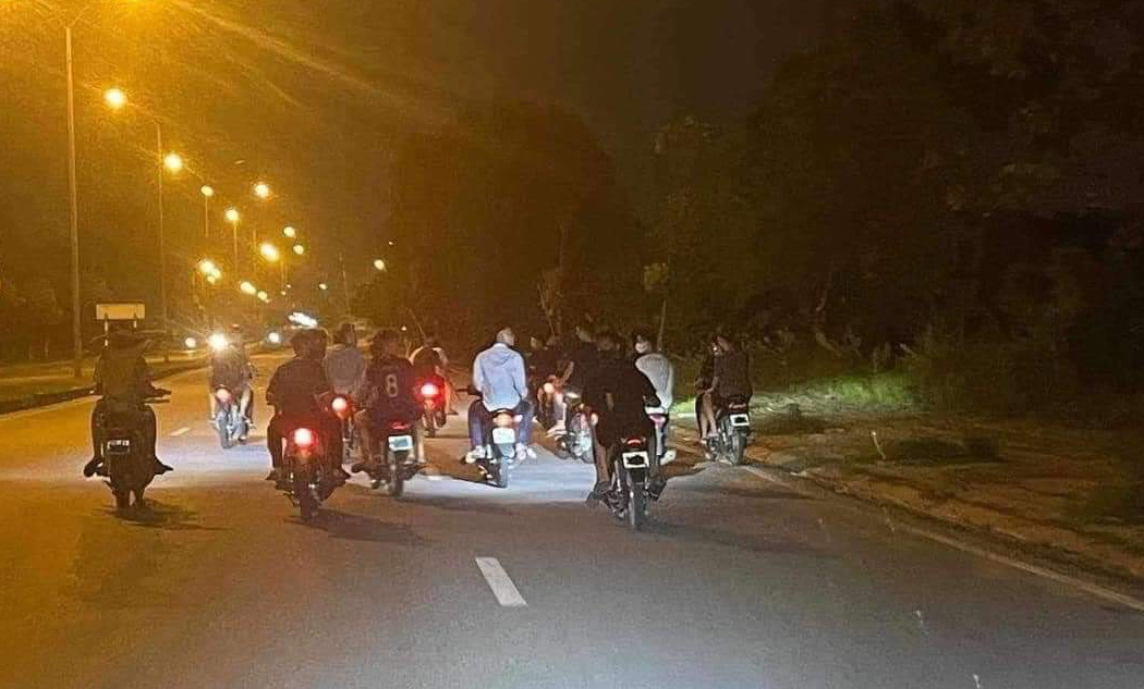 Truy t&igrave;m đối tượng trong vụ 38 thanh, thiếu ni&ecirc;n hỗn chiến tr&ecirc;n đường ở Vĩnh Ph&uacute;c- Ảnh 1.