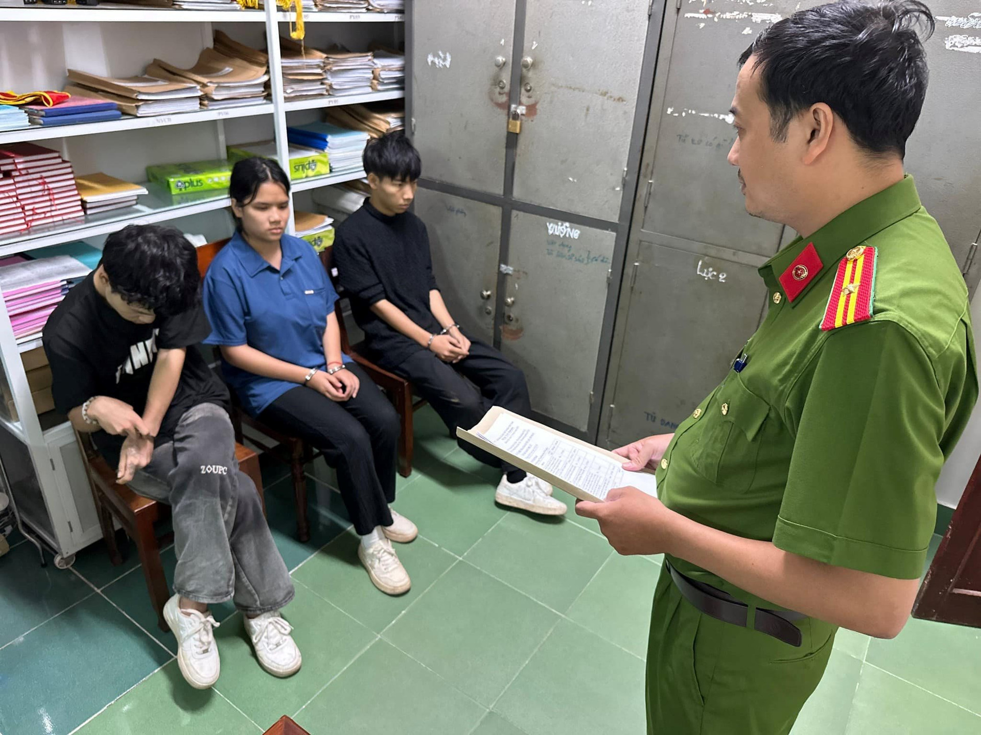 Lời khai của c&aacute;c nghi phạm người Trung Quốc giết t&agrave;i xế, cướp taxi- Ảnh 1.