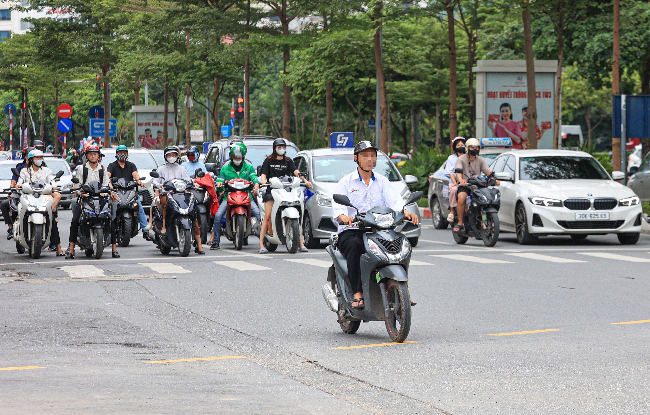 V&igrave; sao chưa "phạt nguội" phương tiện tr&ecirc;n đường Phạm Văn Bạch?- Ảnh 6.