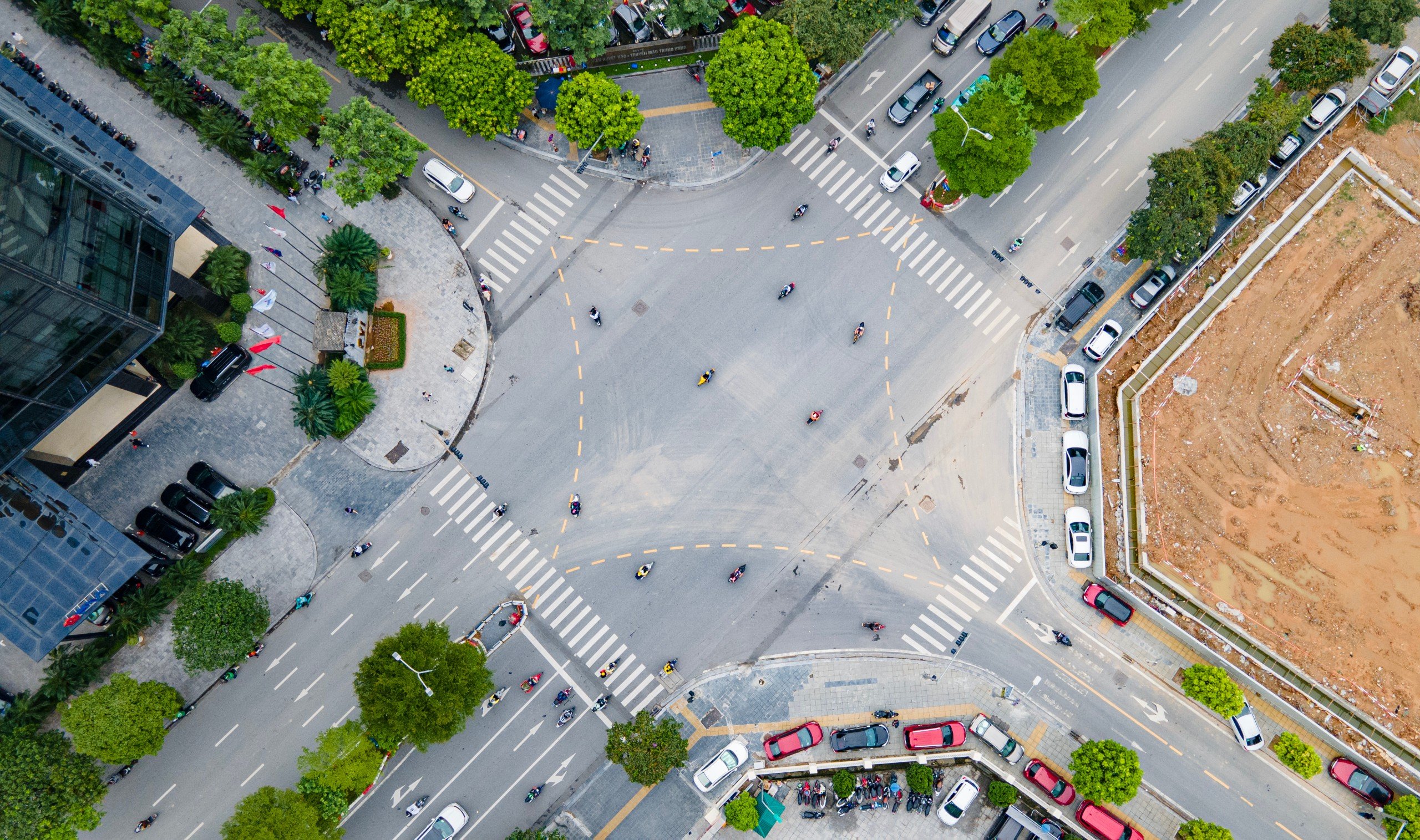 V&igrave; sao chưa "phạt nguội" phương tiện tr&ecirc;n đường Phạm Văn Bạch?- Ảnh 3.