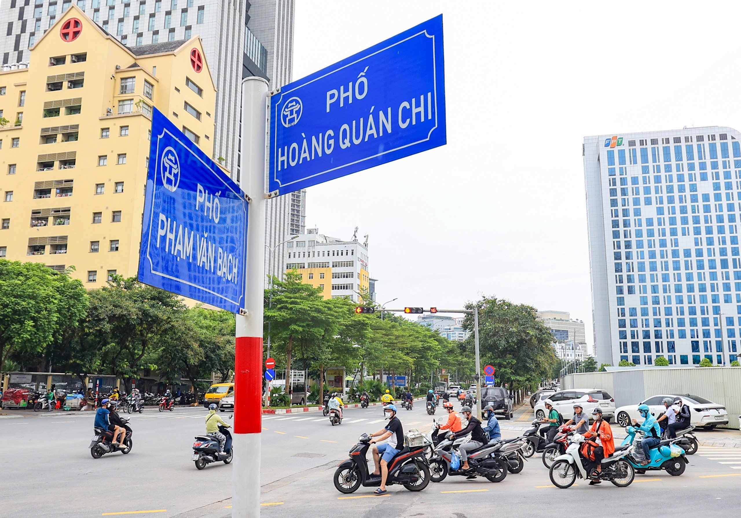 V&igrave; sao chưa "phạt nguội" phương tiện tr&ecirc;n đường Phạm Văn Bạch?- Ảnh 11.