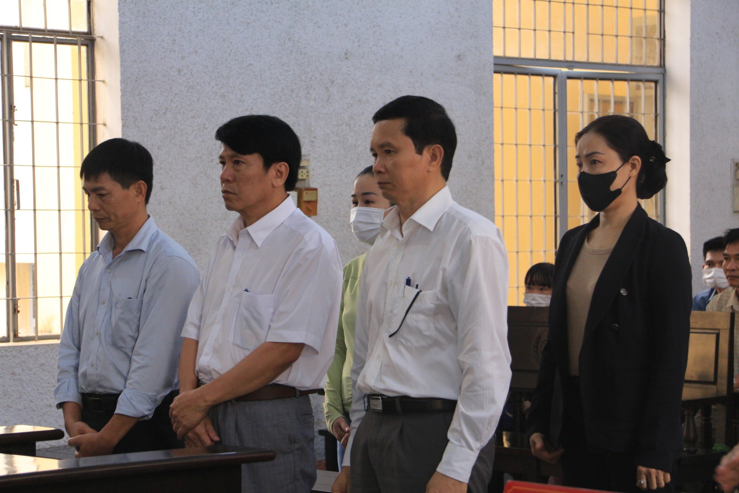 Cựu gi&aacute;m đốc CDC tỉnh Đắk Lắk phủ nhận việc nhận tiền hối lộ- Ảnh 1.