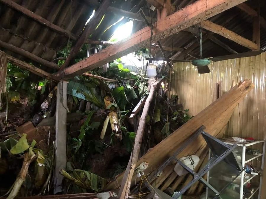 Y&ecirc;n B&aacute;i: Sạt lở ta luy dương, 4 người trong gia đ&igrave;nh may mắn tho&aacute;t nạn- Ảnh 1.