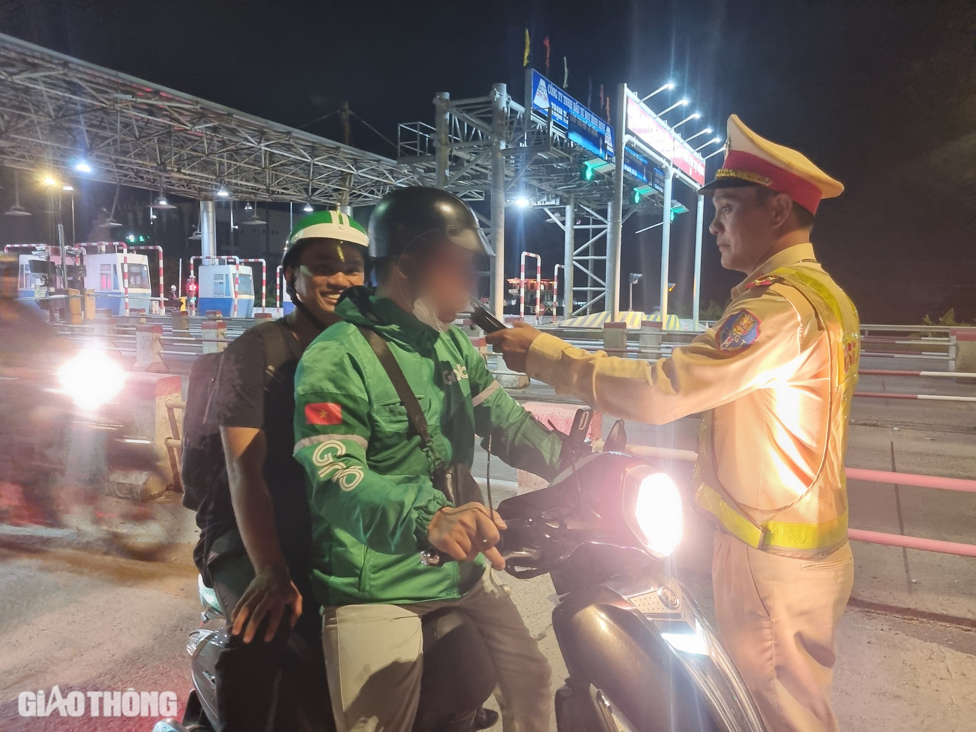 Bỏ chạy khi thấy CSGT xử l&yacute; nồng độ cồn, nhiều l&aacute;i xe vẫn kh&ocirc;ng tho&aacute;t- Ảnh 7.