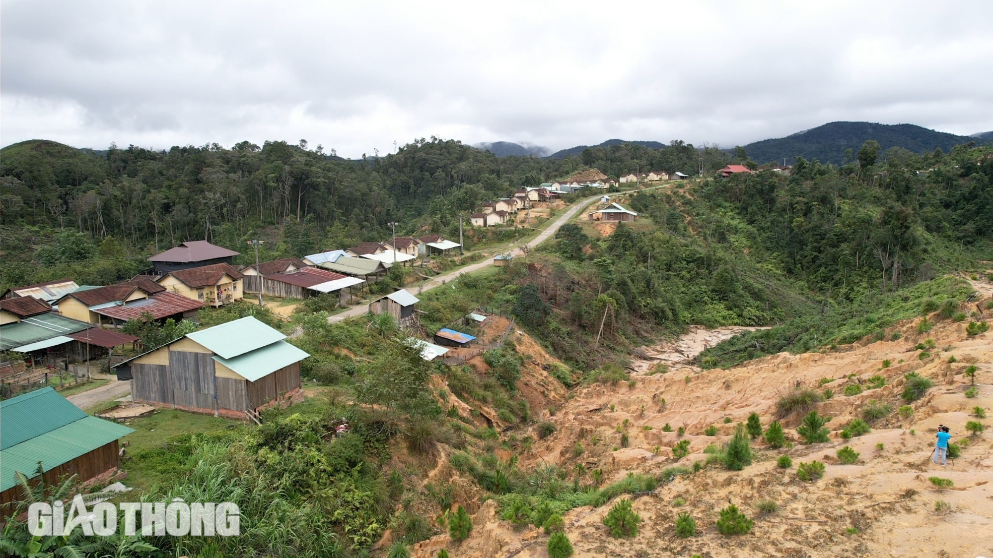 Động đất liên tục, đời sống người dân vùng tâm chấn ra sao?- Ảnh 3. Động đất liên tục, đời sống người dân vùng tâm chấn ra sao?- Ảnh 3.