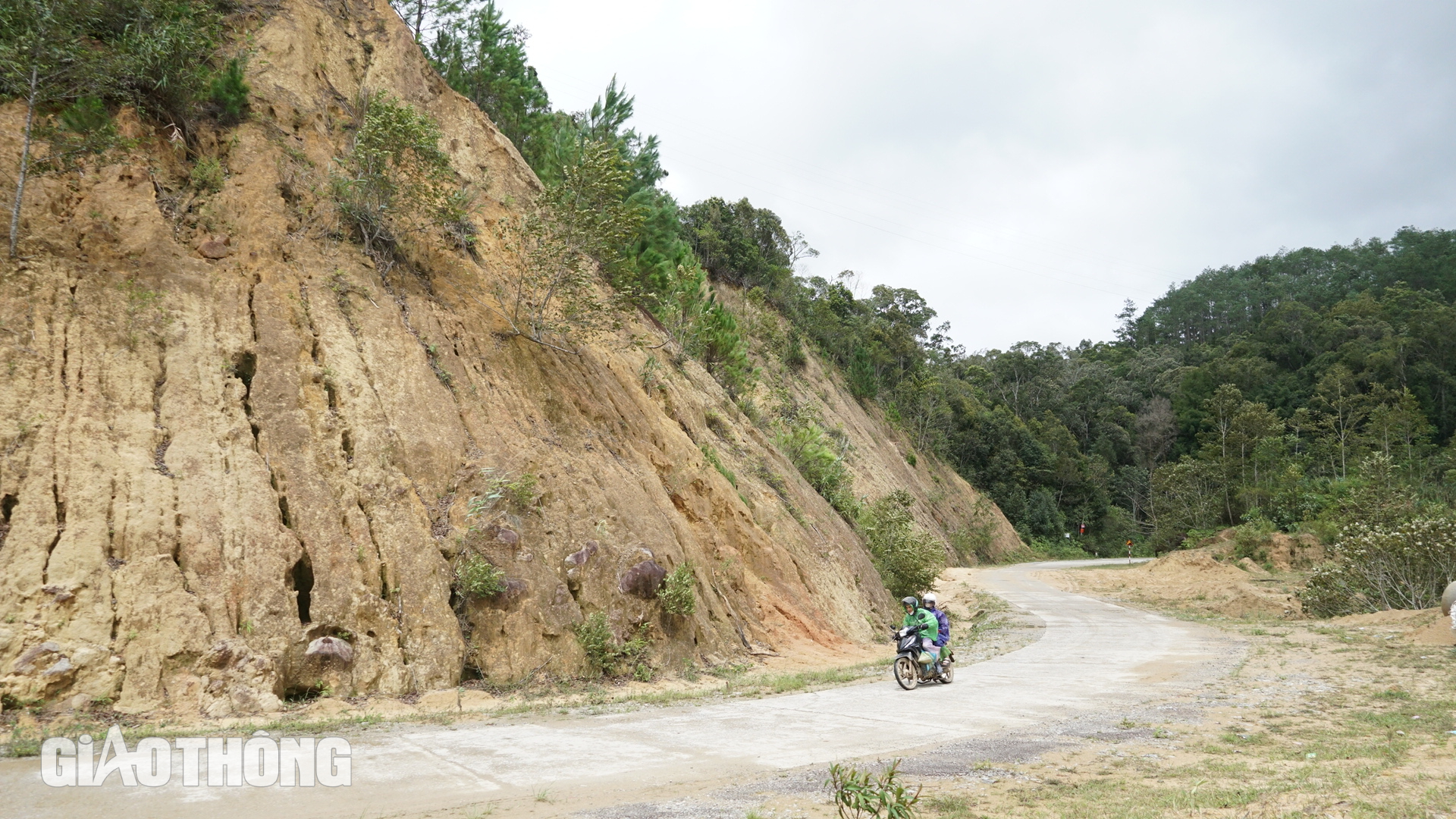 Động đất liên tục, đời sống người dân vùng tâm chấn ra sao?- Ảnh 4. Động đất liên tục, đời sống người dân vùng tâm chấn ra sao?- Ảnh 4.