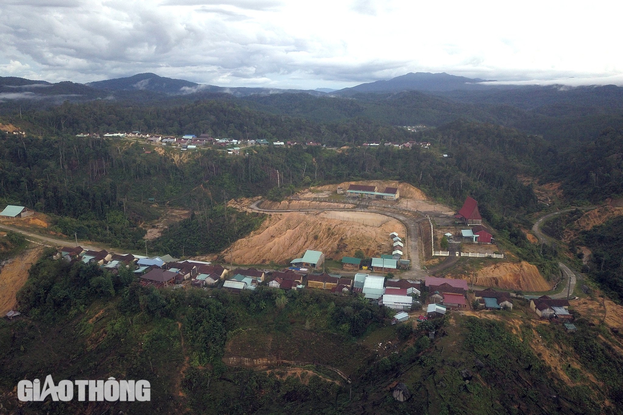 Động đất liên tục, đời sống người dân vùng tâm chấn ra sao?- Ảnh 5. Động đất liên tục, đời sống người dân vùng tâm chấn ra sao?- Ảnh 5.