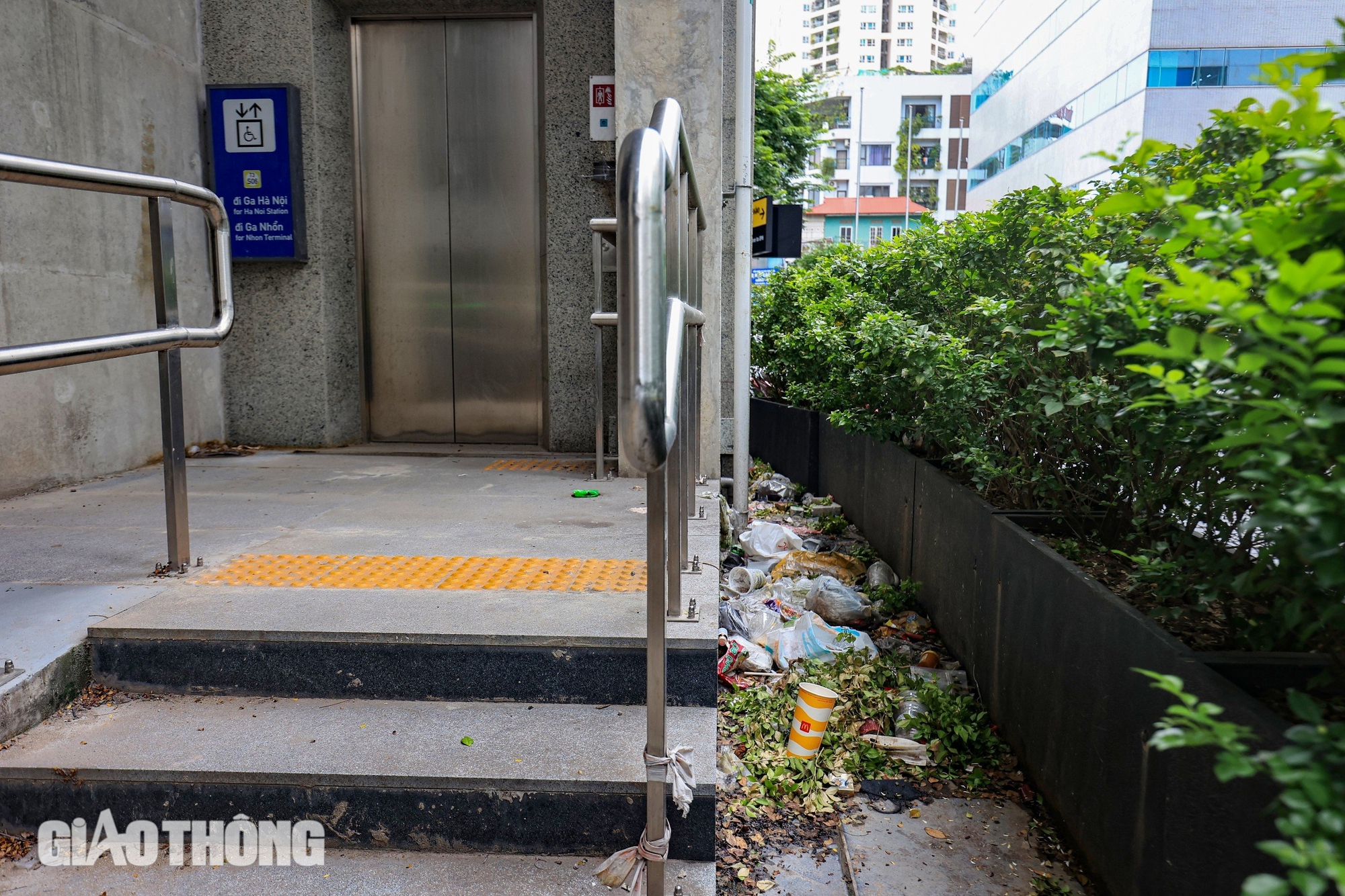 Metro Nhổn - ga H&agrave; Nội vẫn "&aacute;n binh bất động" d&ugrave; đ&atilde; qu&aacute; giờ G- Ảnh 7.