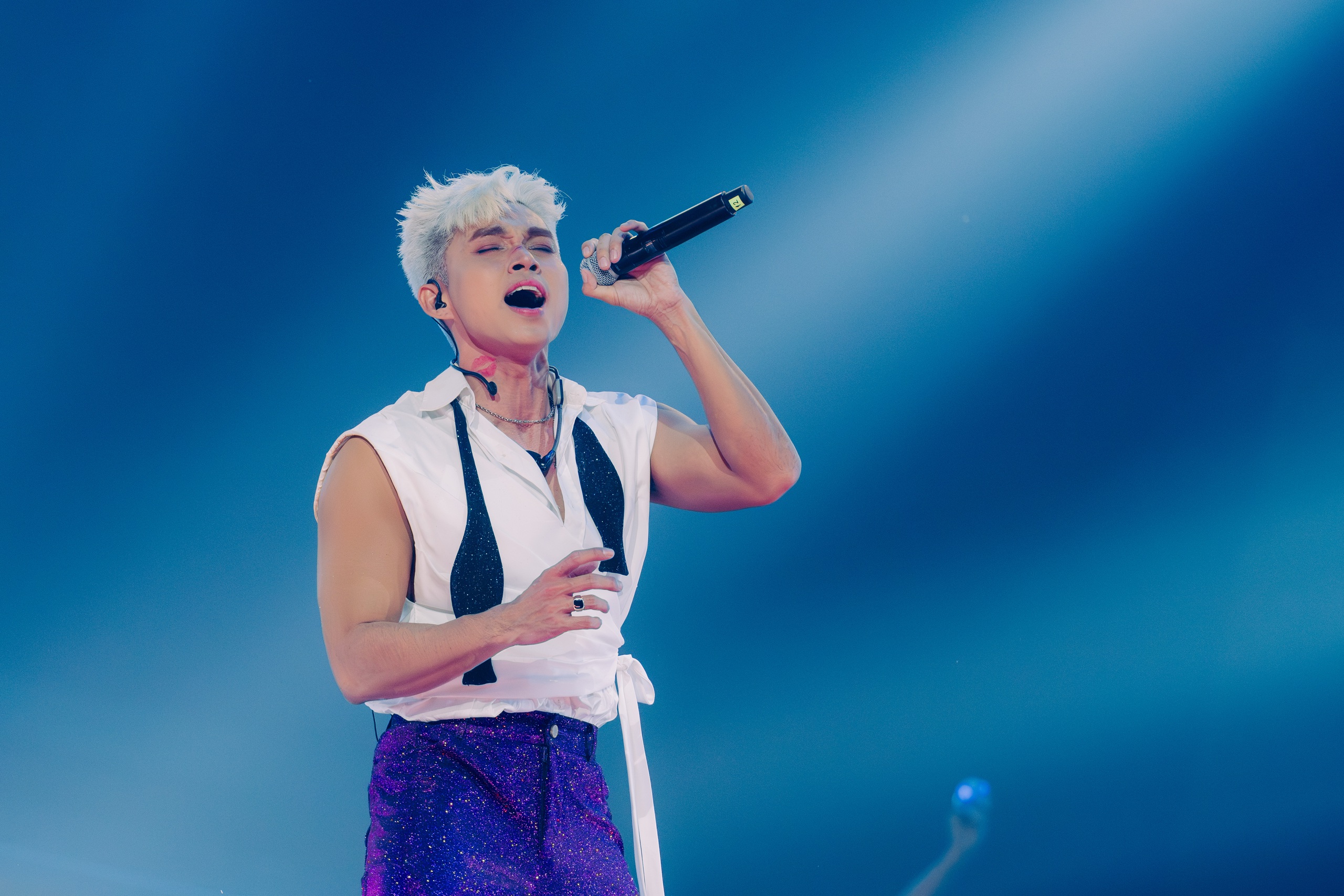 Jun Phạm nhớ thời mặc &aacute;o da rẻ tiền, đi diễn bằng xe bu&yacute;t- Ảnh 1.